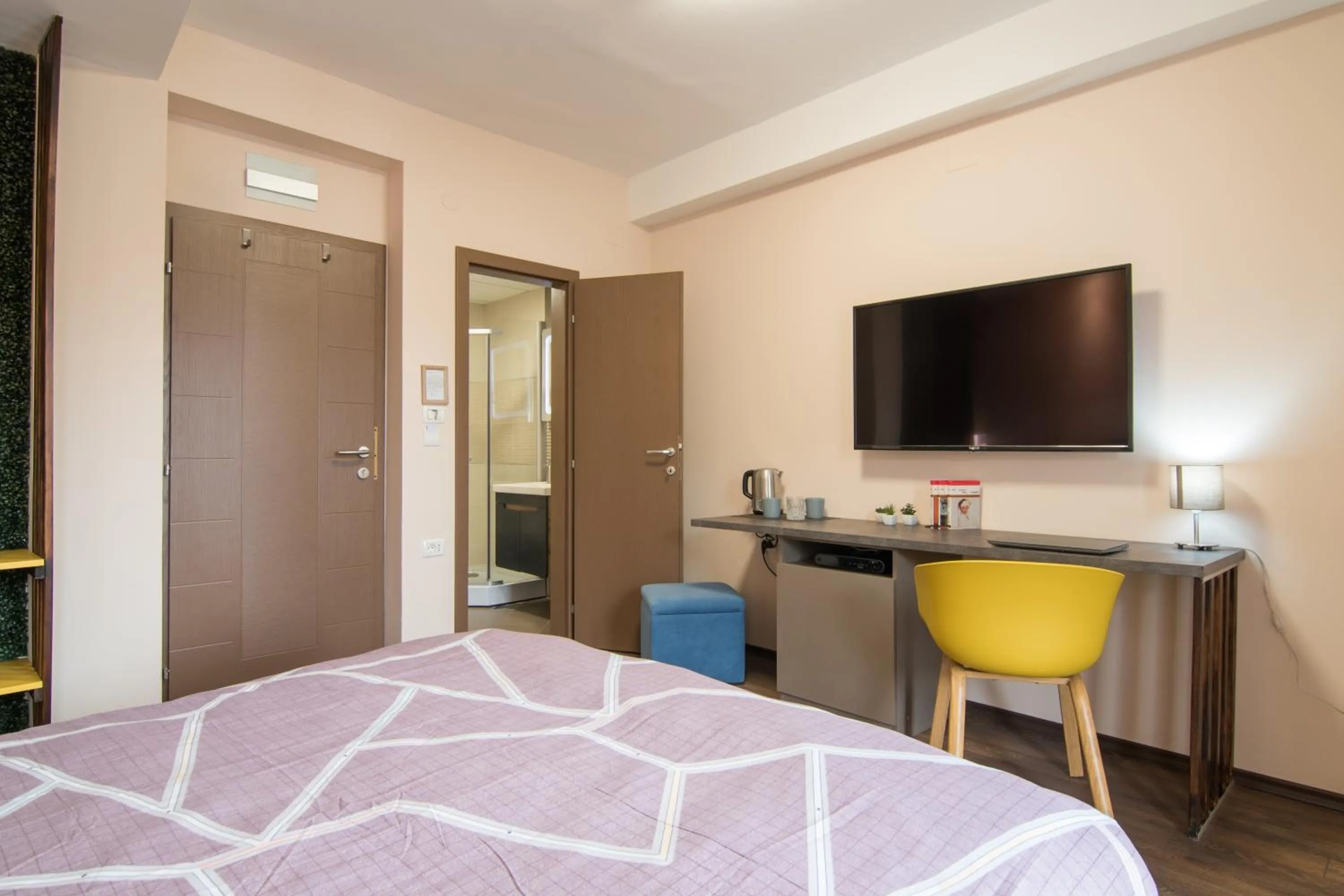 Communal lounge/ TV room, Bed in Vanilla Boutique Hotel