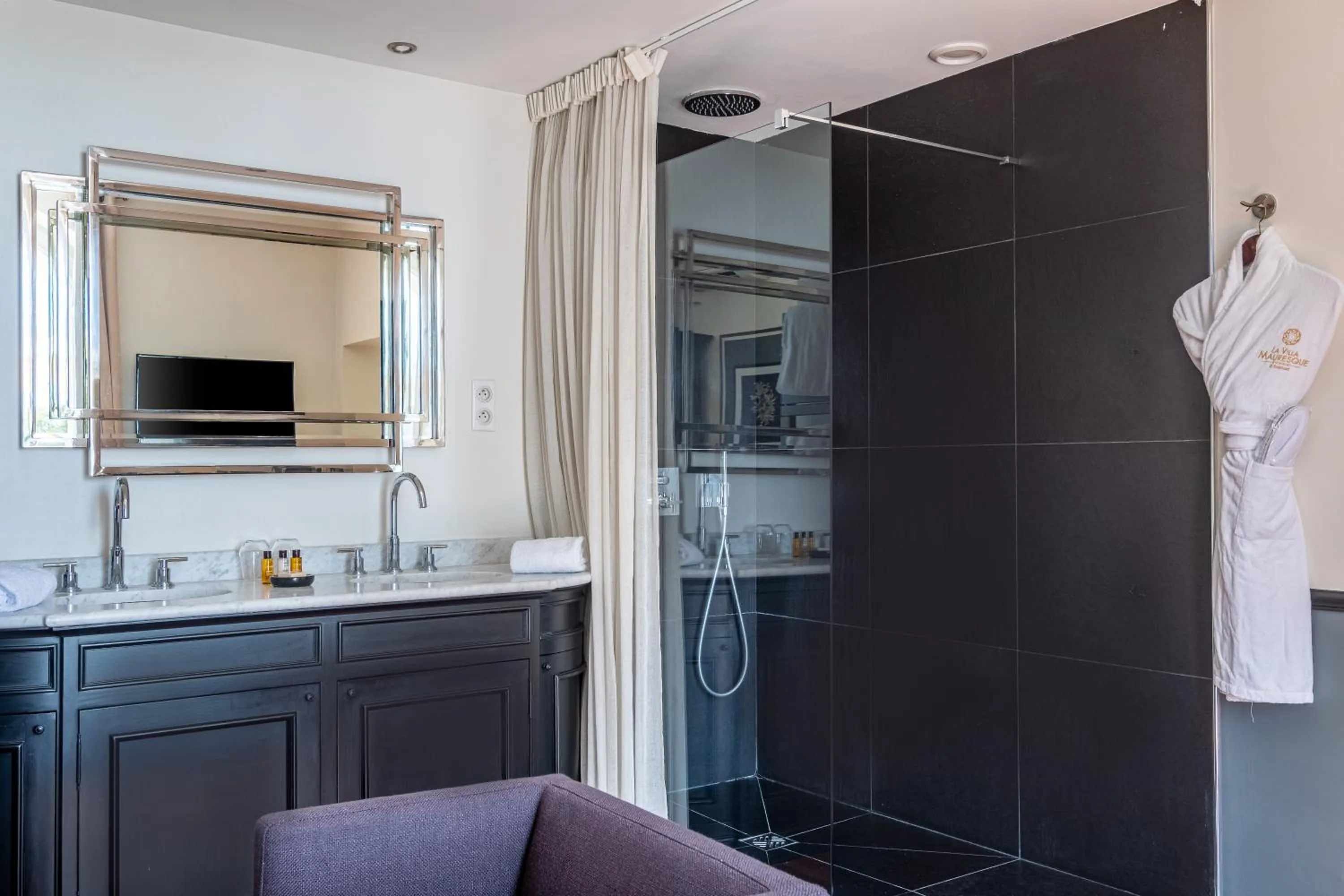 Shower in La Villa Mauresque