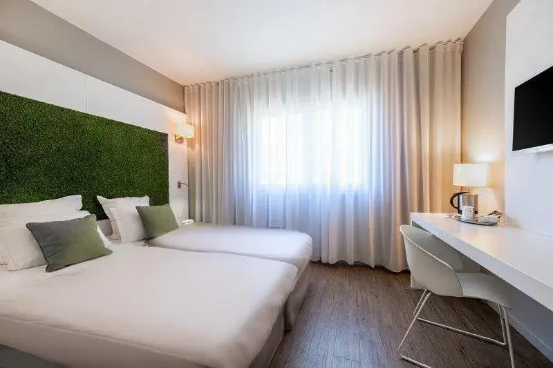 Twin Room Garrigue side in Hôtel Golf Fontcaude Twin Room Garrigue side in Hôtel Golf Fontcaude