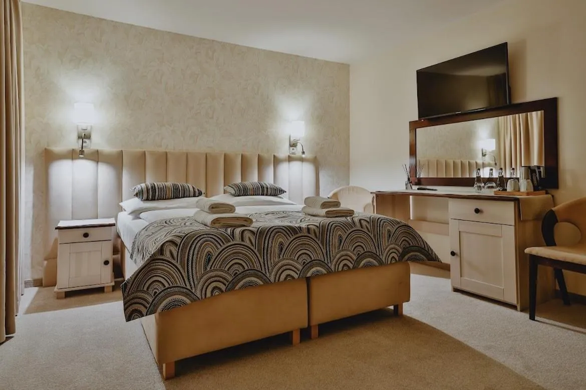 Bed in Willa & DOM-BLACH