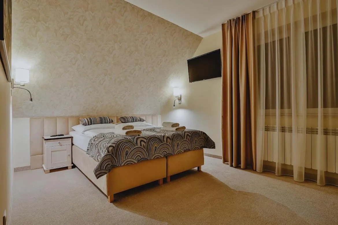 Bed in Willa & DOM-BLACH