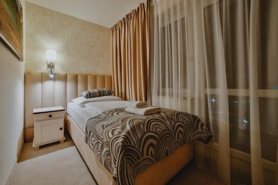 Bed in Willa & DOM-BLACH