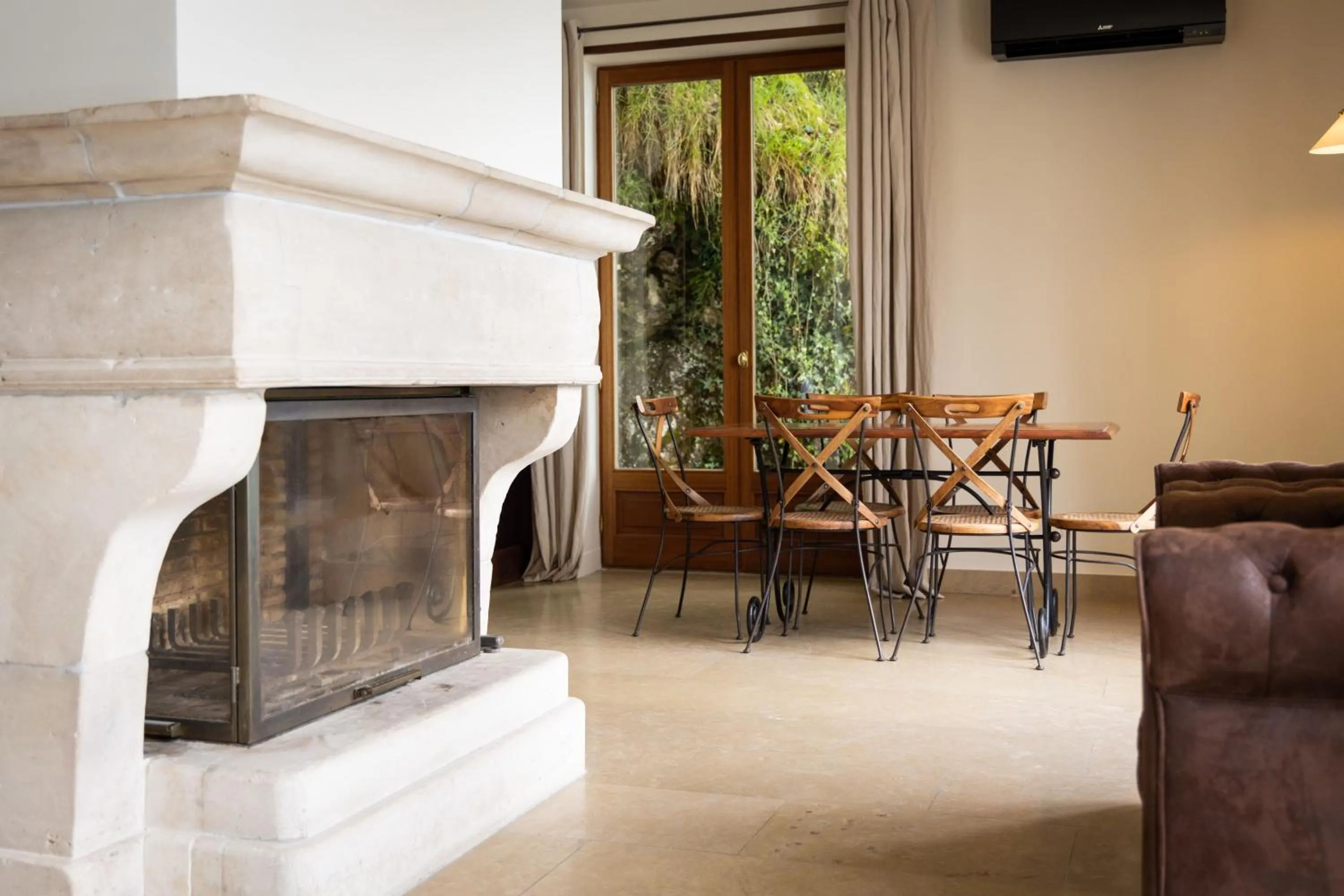 flat iron in Le Palace De Menthon