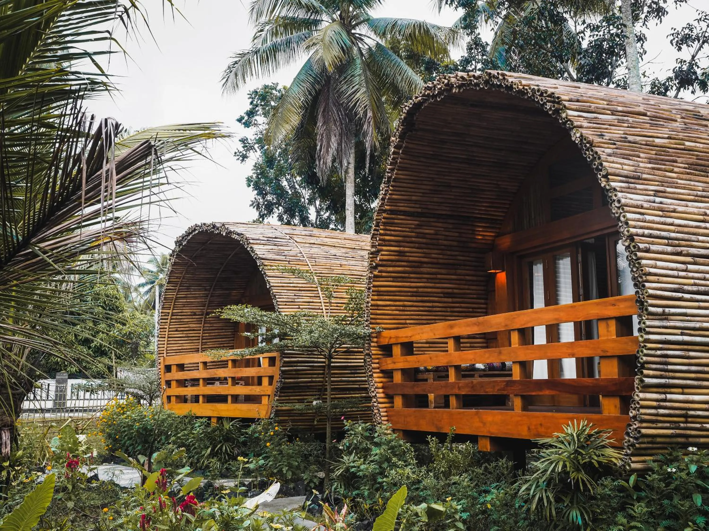 Garden in Lagoona Beach Bungalows - Eco Bungalows Batukaras