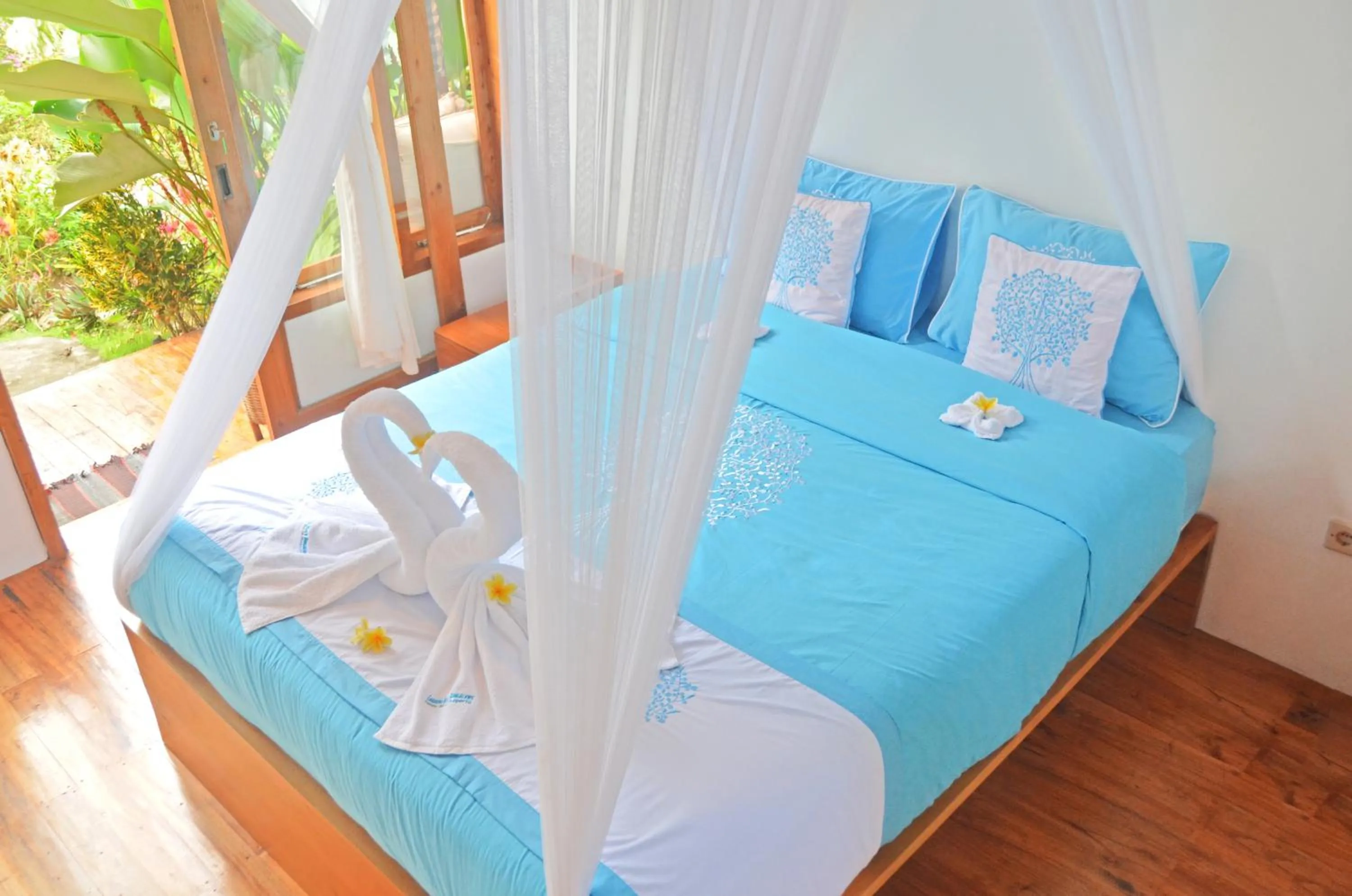Bed in Lagoona Beach Bungalows - Eco Bungalows Batukaras