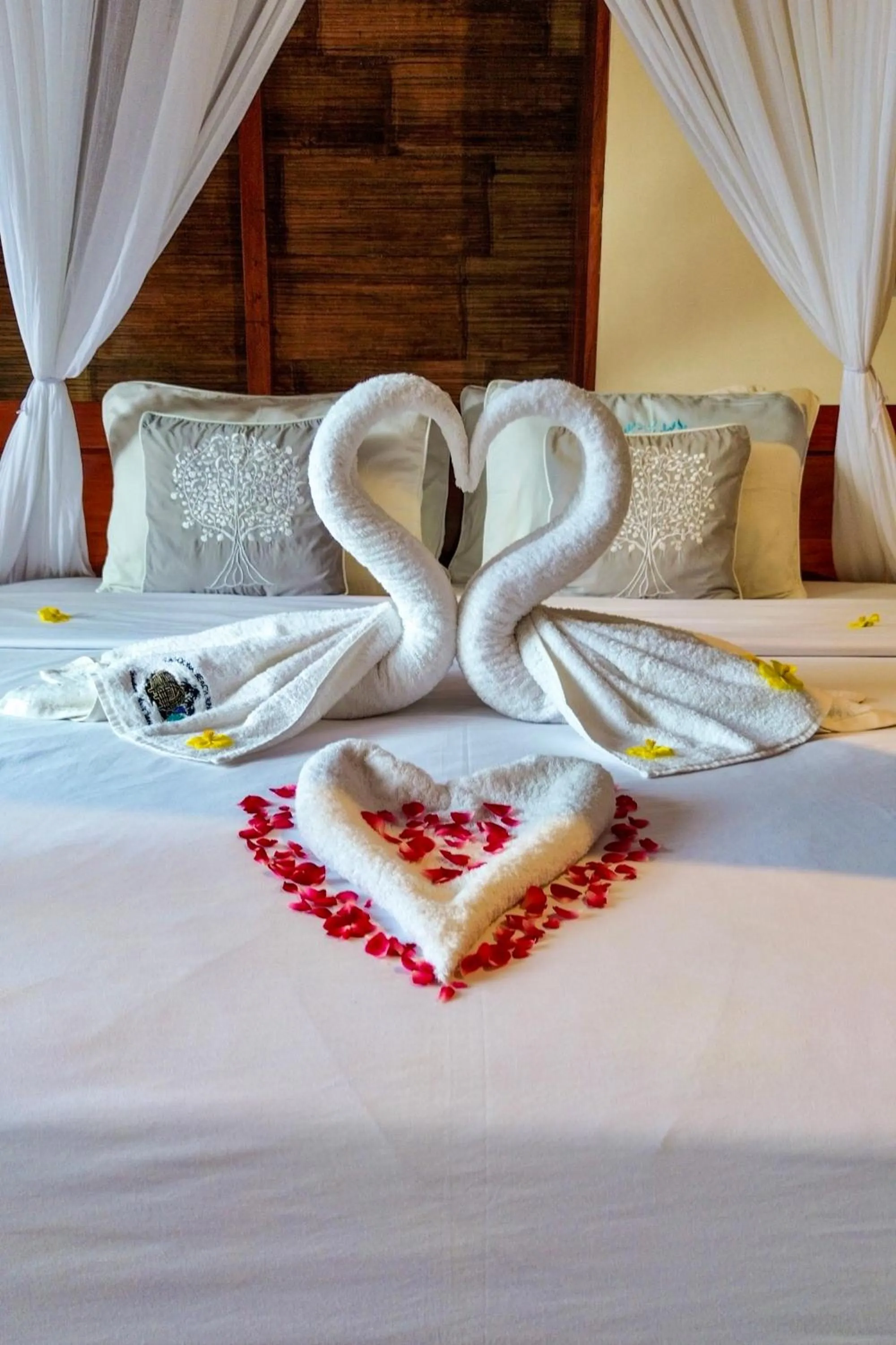 Bed in Lagoona Beach Bungalows - Eco Bungalows Batukaras