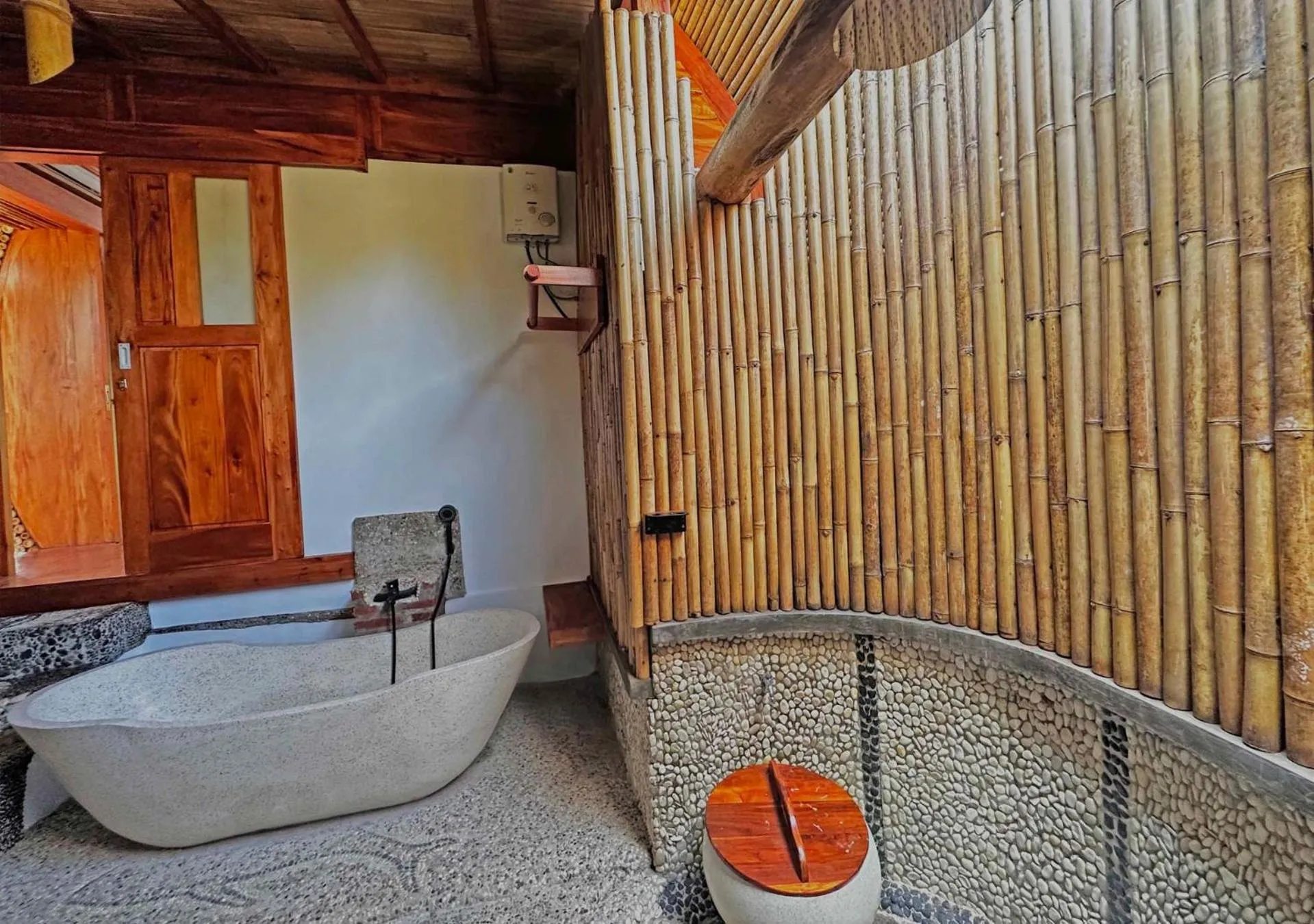 Bathroom in Lagoona Beach Bungalows - Eco Bungalows Batukaras