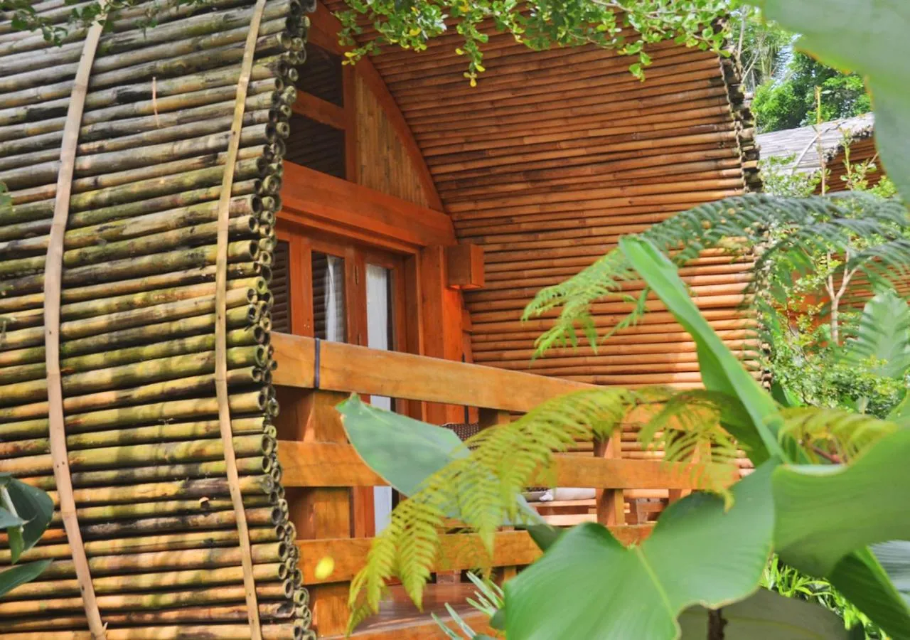 Garden view in Lagoona Beach Bungalows - Eco Bungalows Batukaras