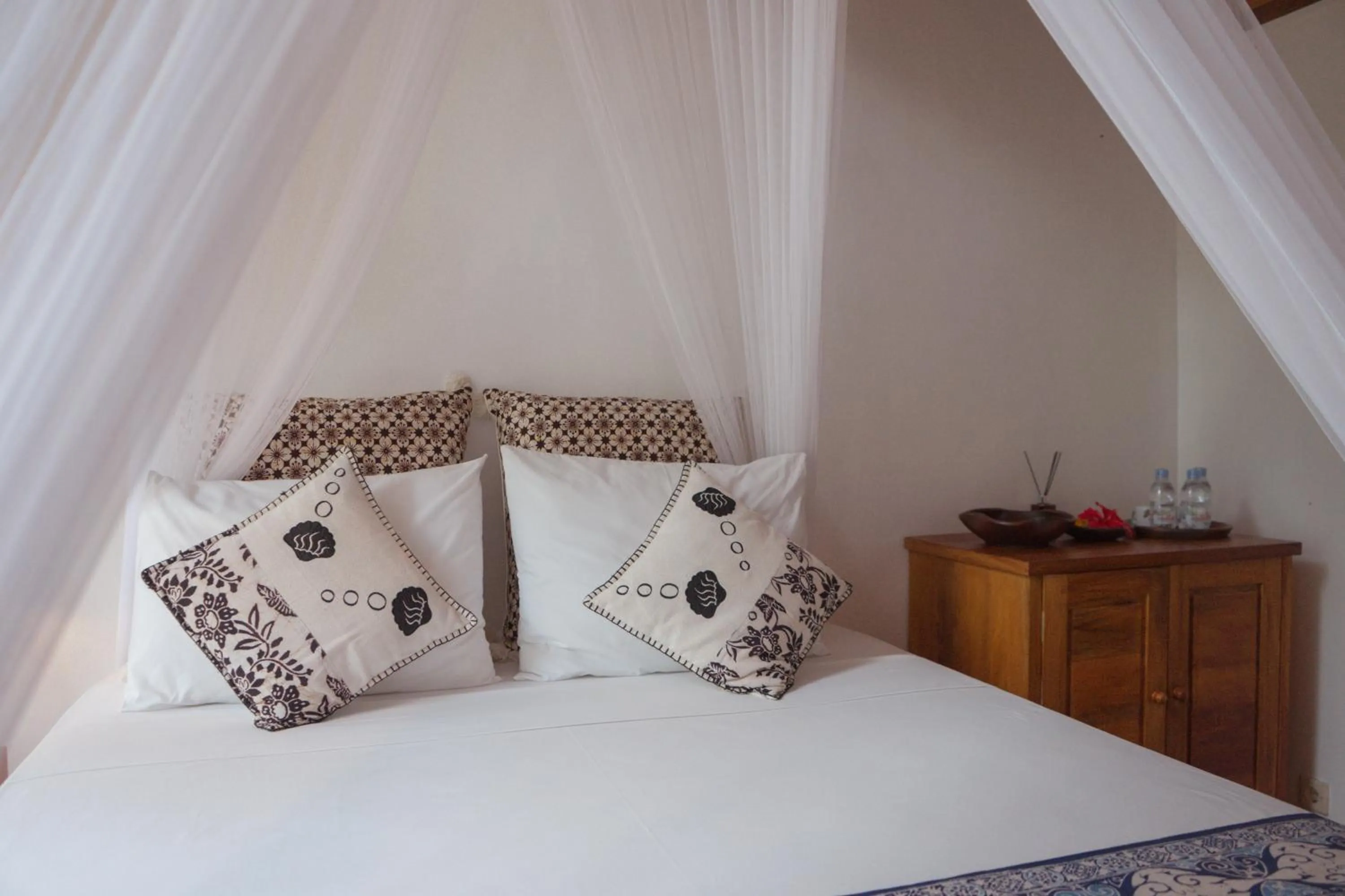 Bedroom, Bed in Lagoona Beach Bungalows - Eco Bungalows Batukaras