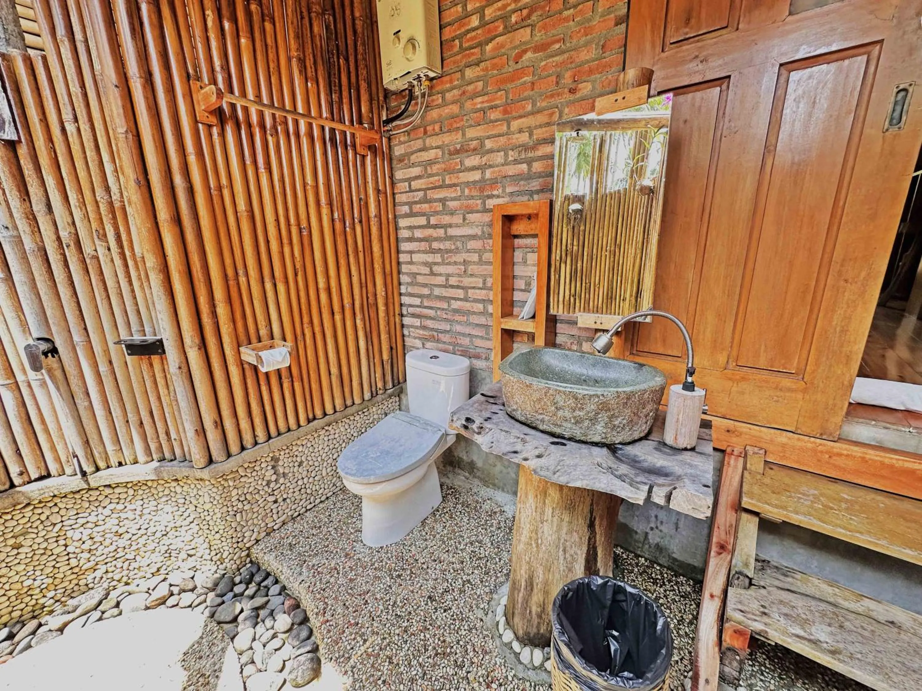 Bathroom in Lagoona Beach Bungalows - Eco Bungalows Batukaras