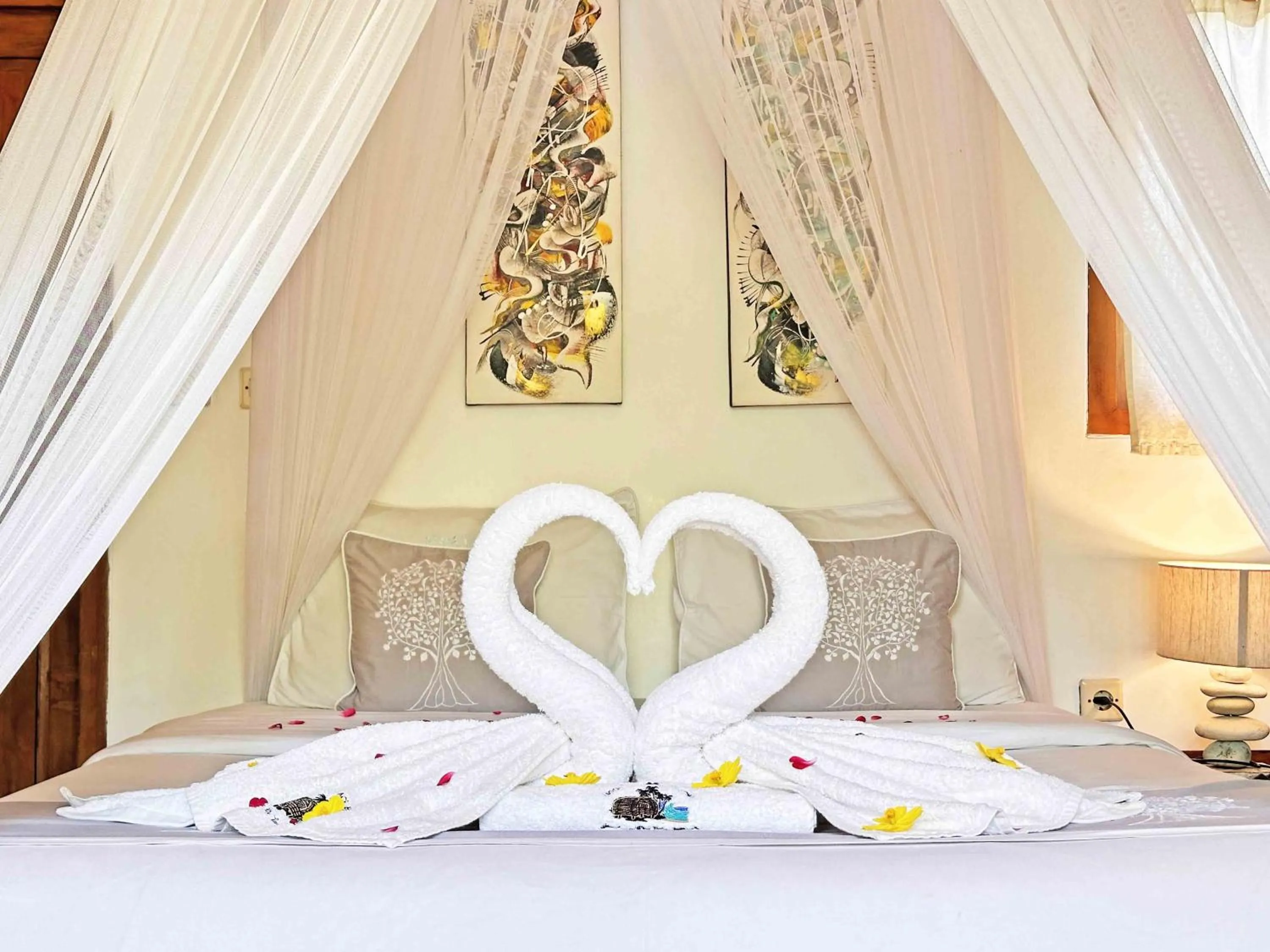 Bed in Lagoona Beach Bungalows - Eco Bungalows Batukaras