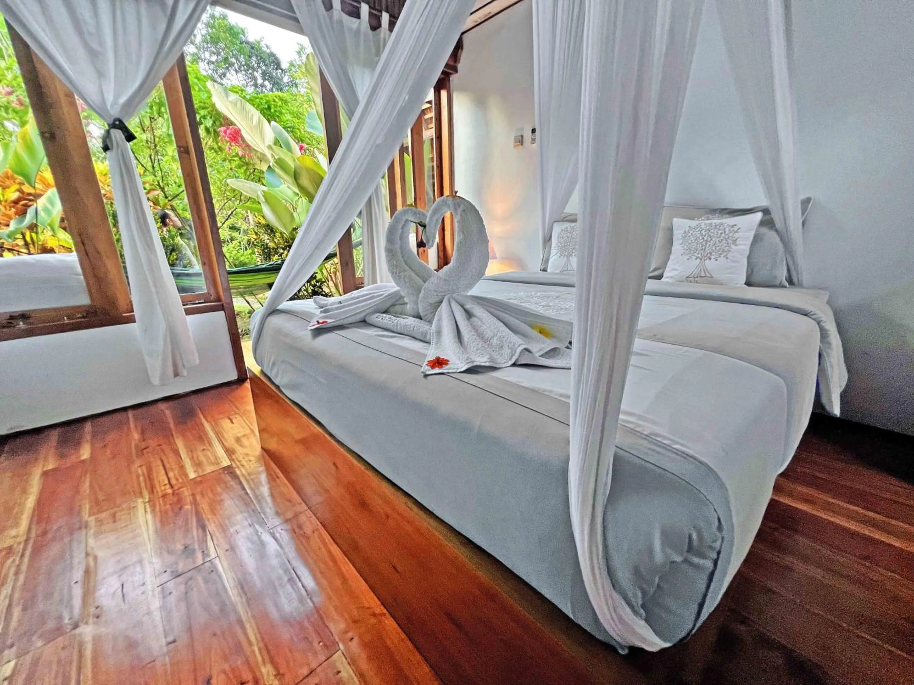 Bed in Lagoona Beach Bungalows - Eco Bungalows Batukaras