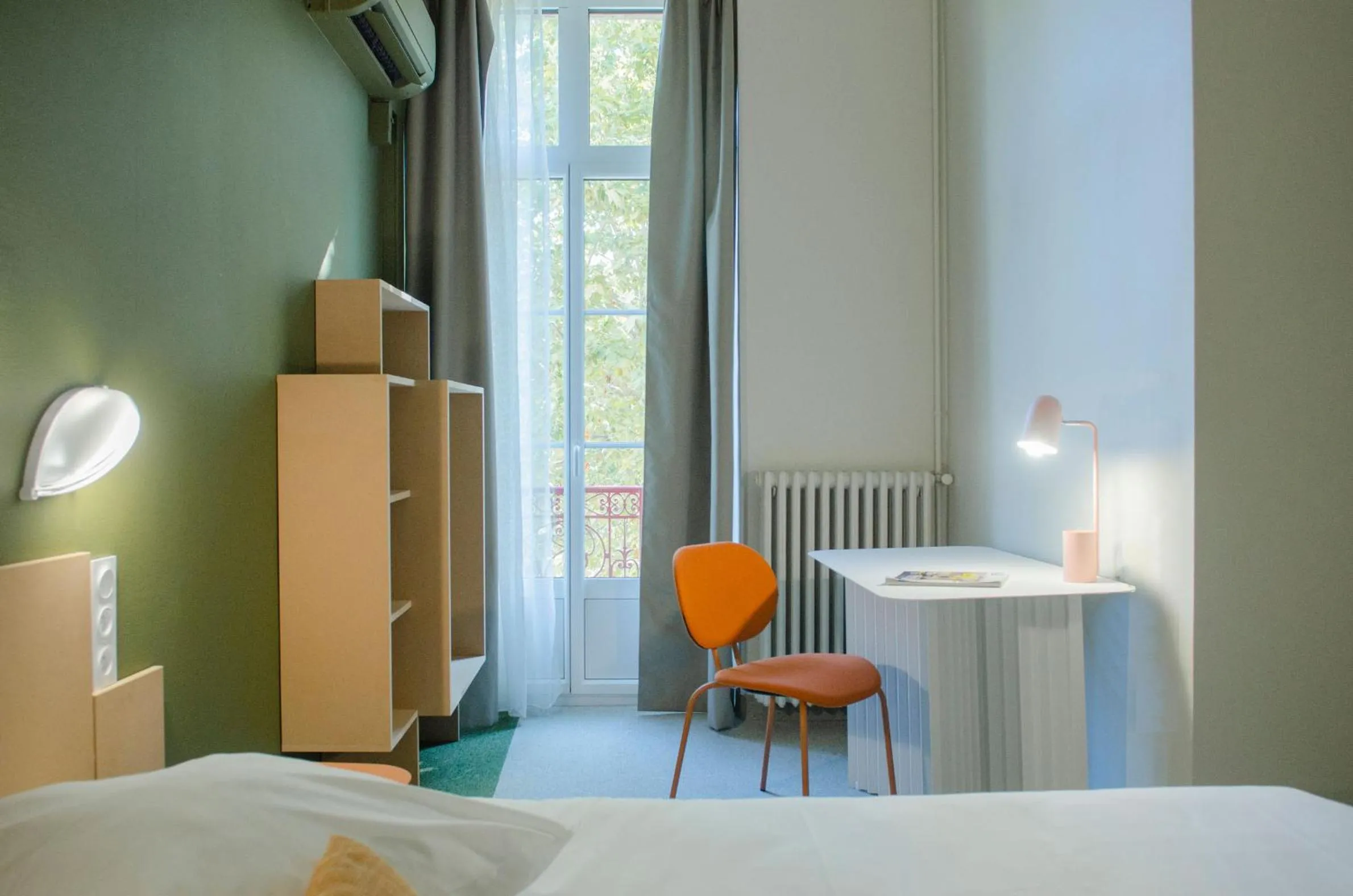 Photo of the whole room, Bed in Hôtel IMPERATOR Béziers