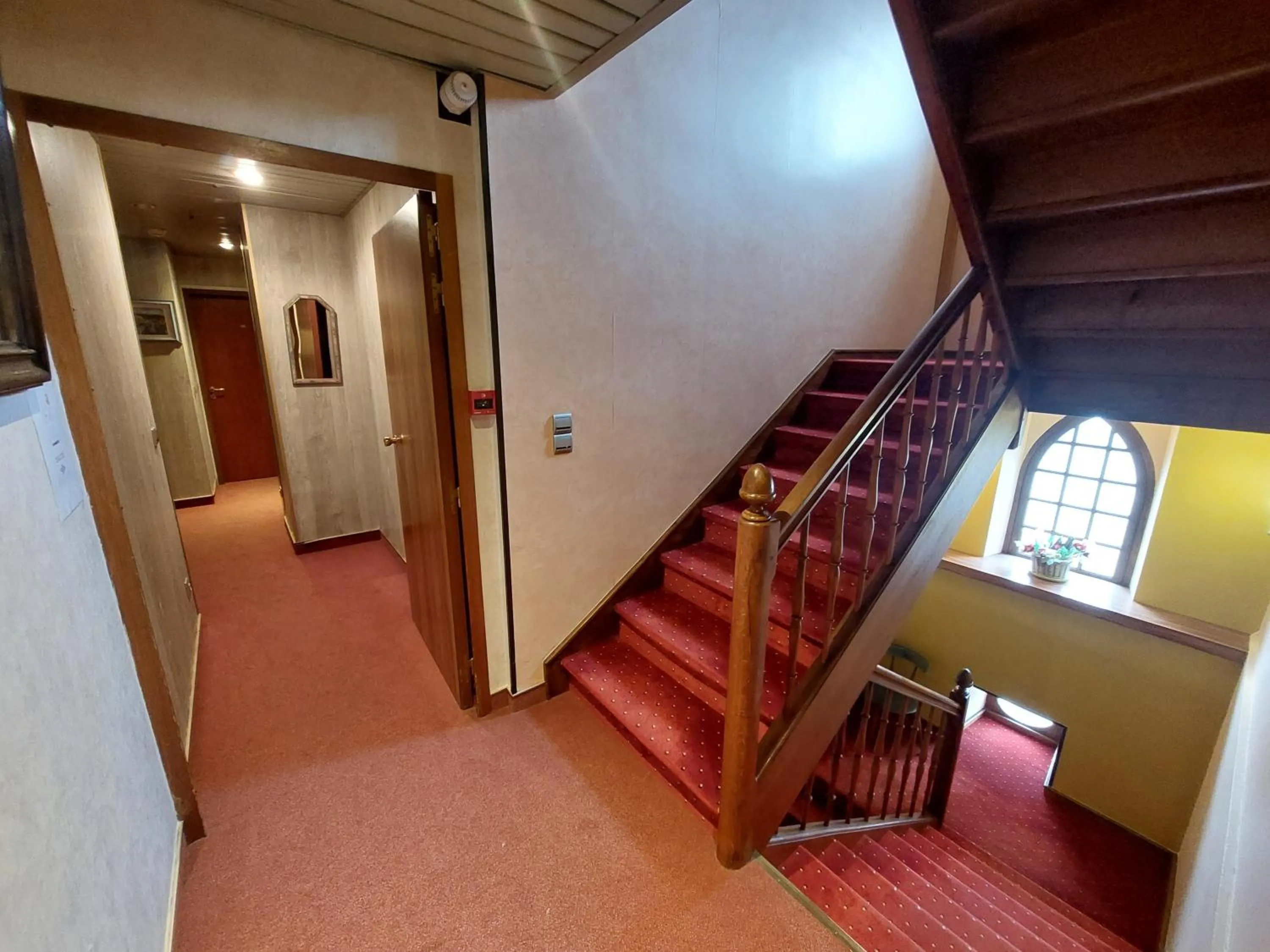 Property building in Logis Hôtels - Hôtel et Restaurant Le Lion d'Or