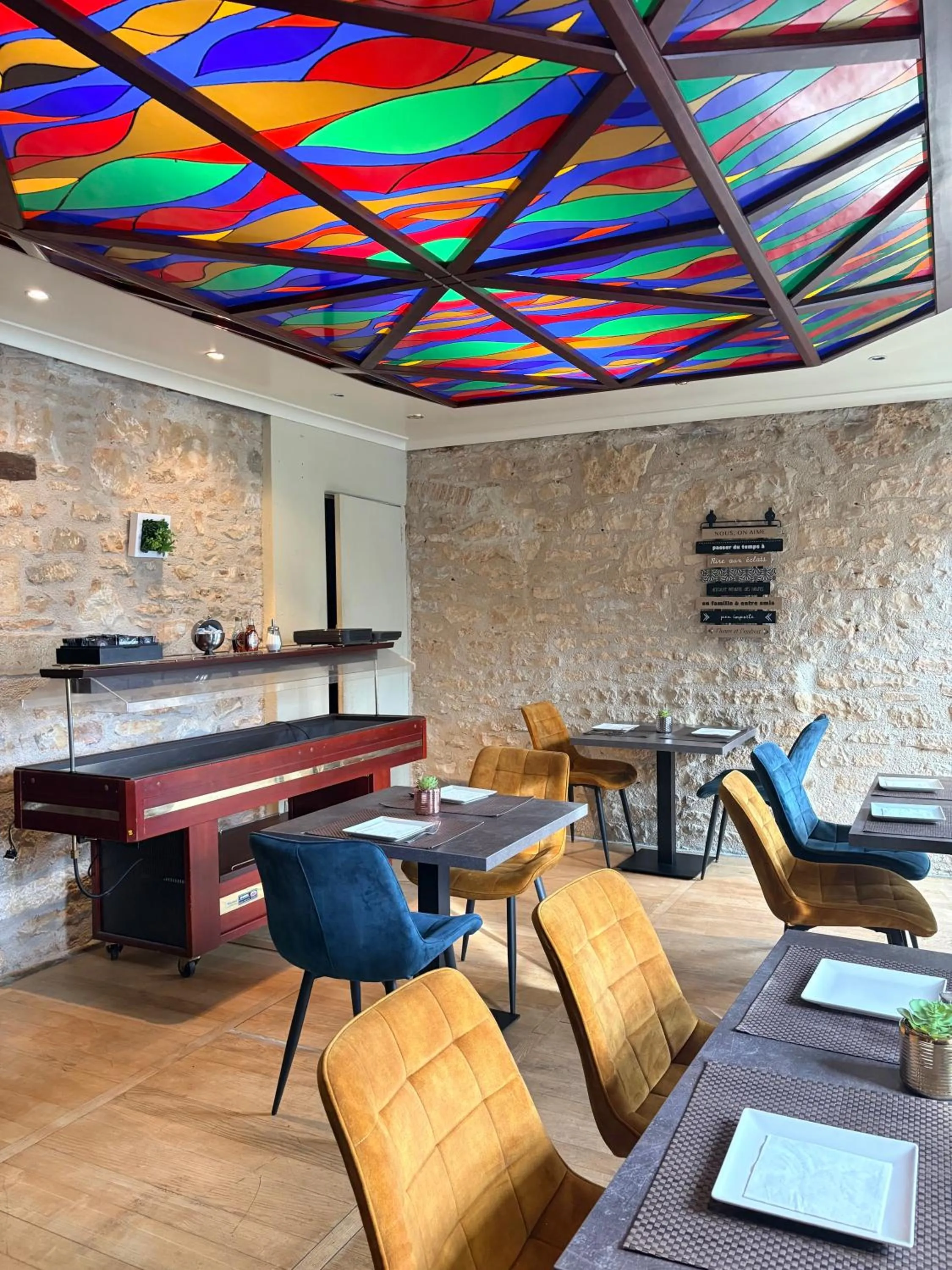 Breakfast in Logis Hôtels - Hôtel et Restaurant Le Lion d'Or