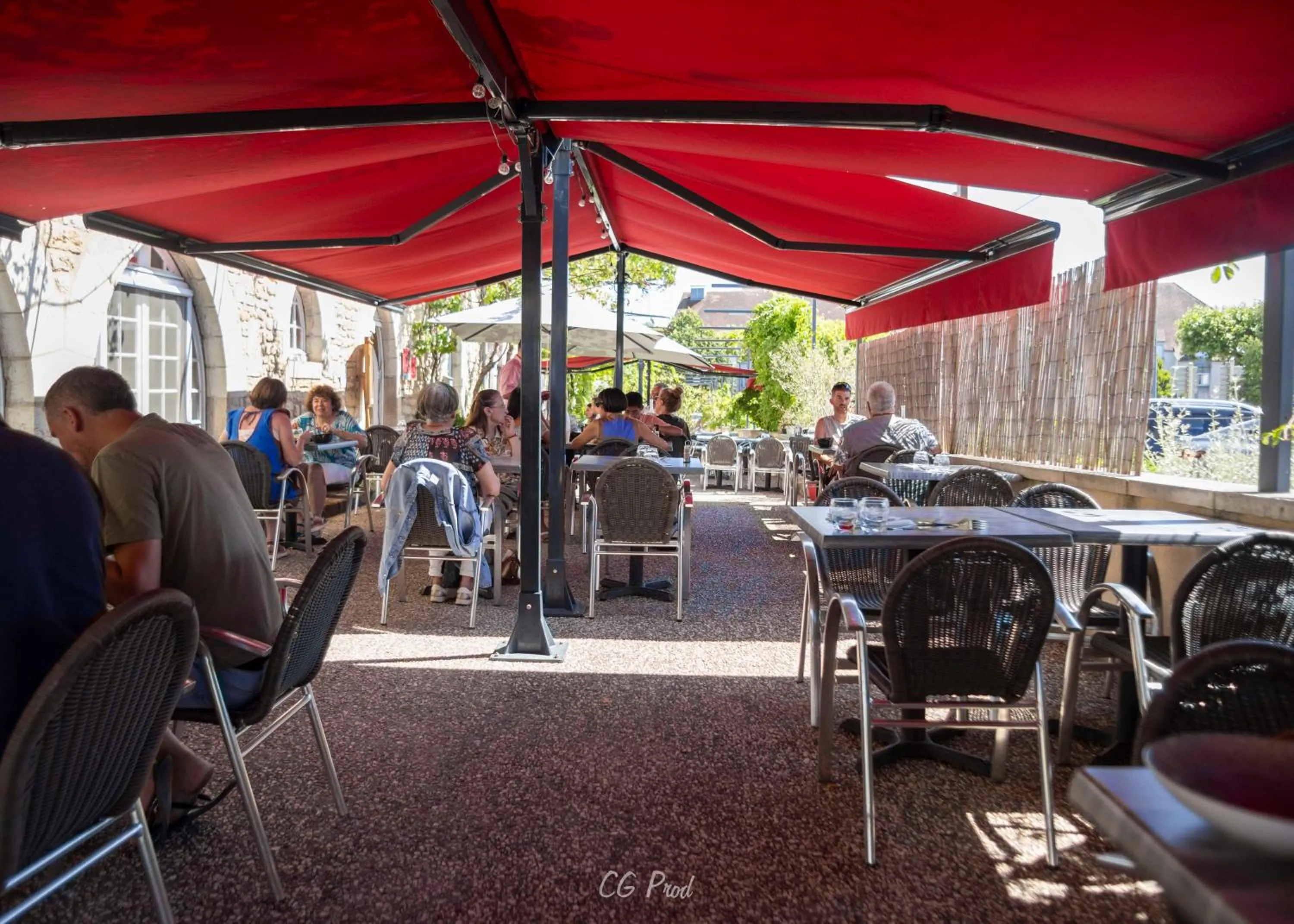 Restaurant/places to eat in Logis Hôtels - Hôtel et Restaurant Le Lion d'Or