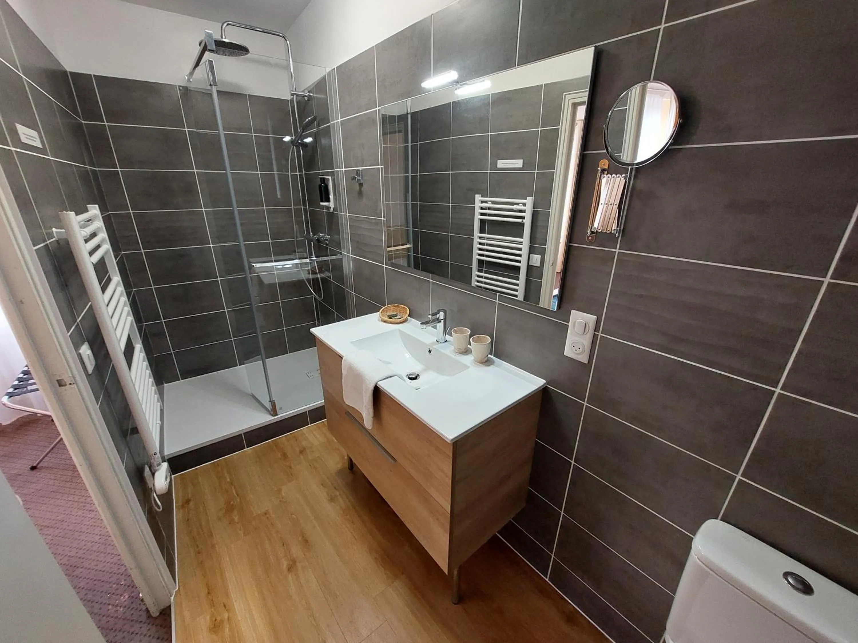 Bathroom in Logis Hôtels - Hôtel et Restaurant Le Lion d'Or