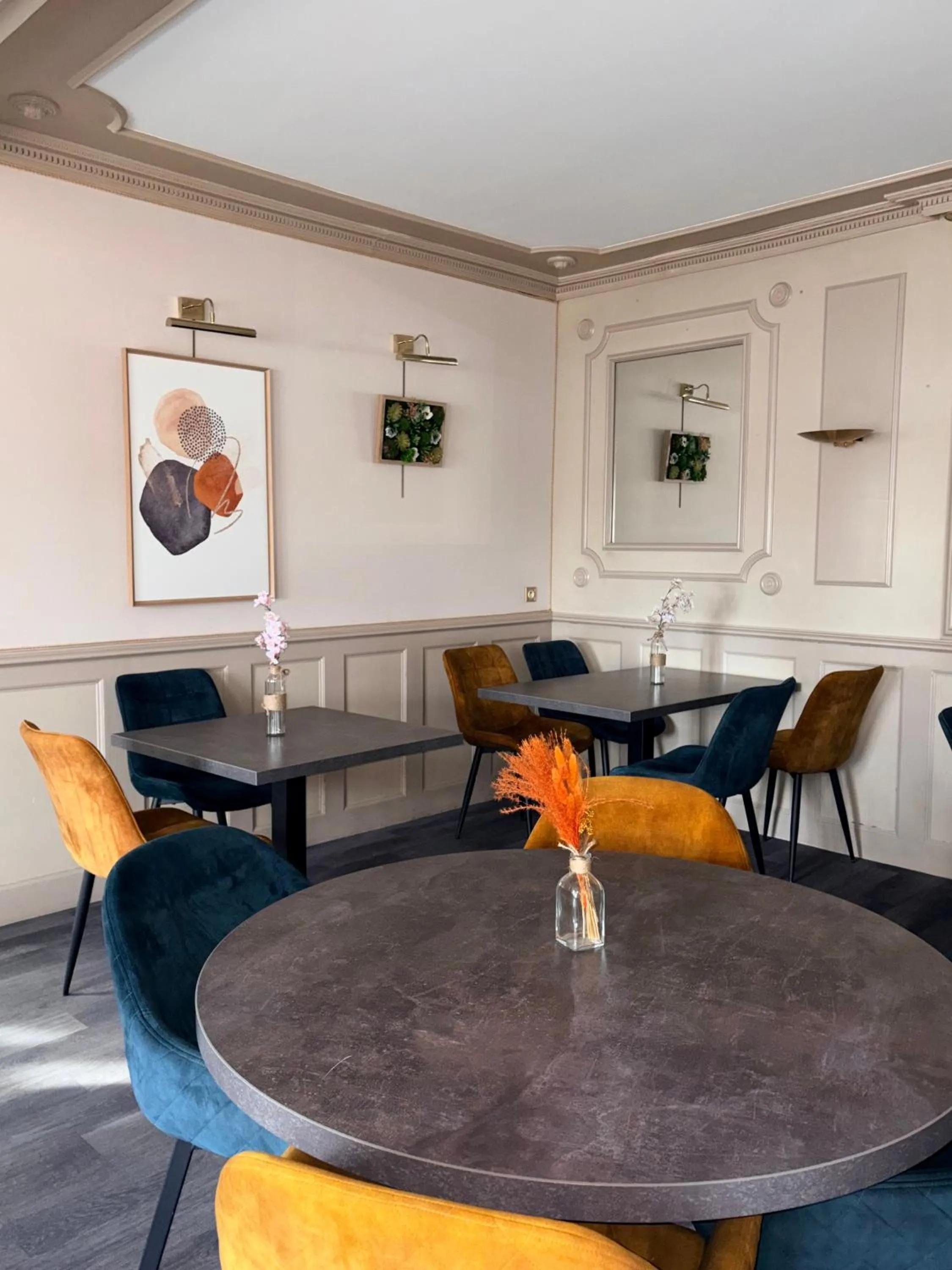 Logis Hôtels - Hôtel et Restaurant Le Lion d'Or