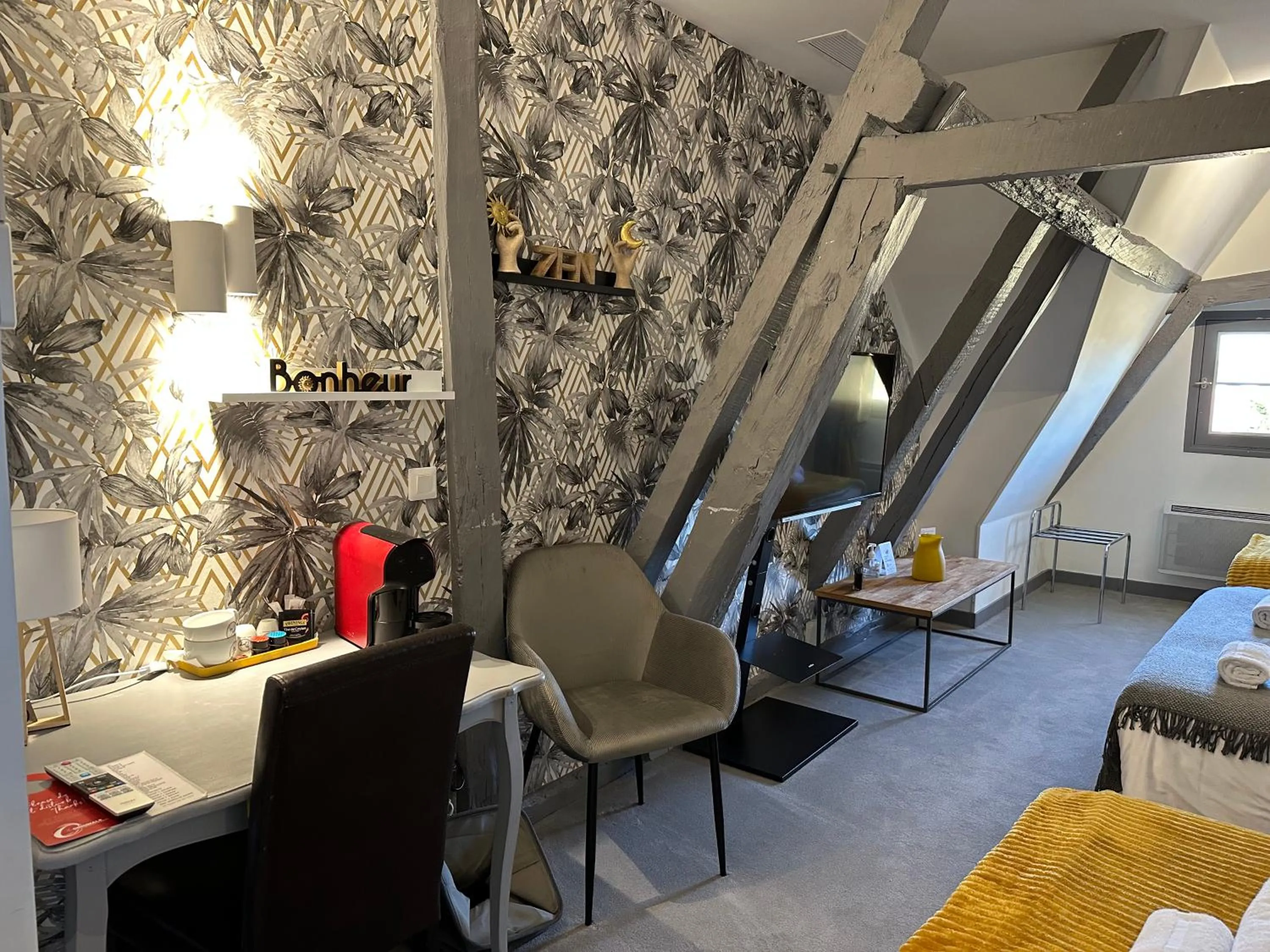 Photo of the whole room in The Originals Boutique, Hôtel Le George , Loches