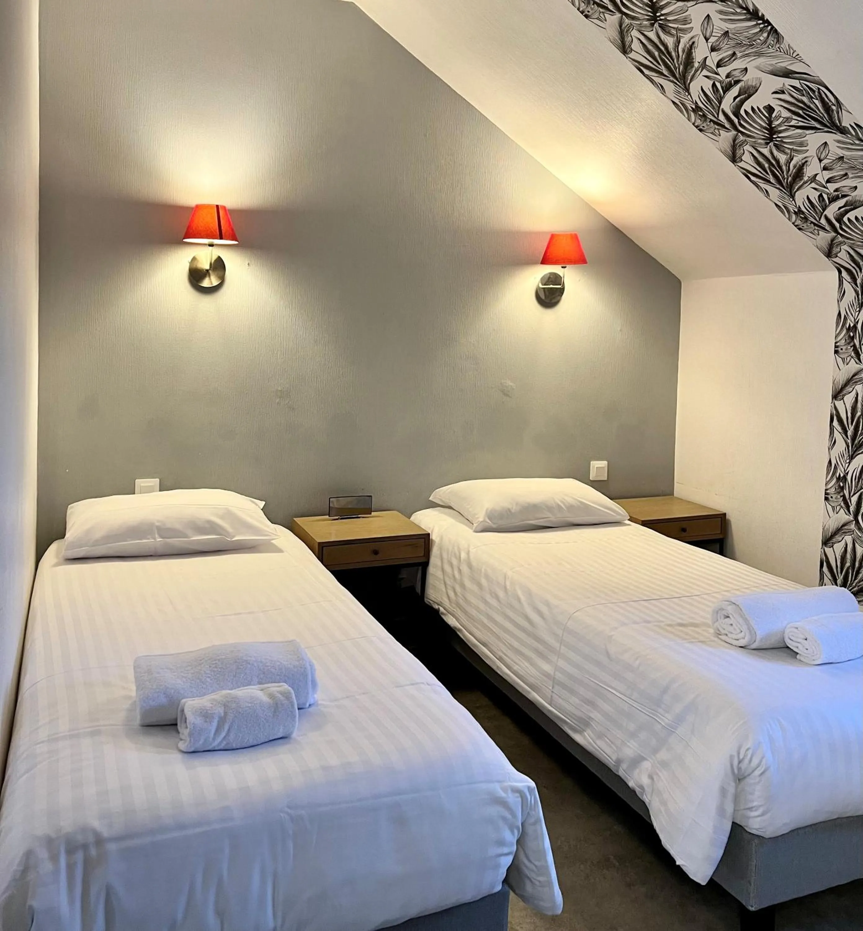 Bedroom, Bed in The Originals Boutique, Hôtel Le George , Loches