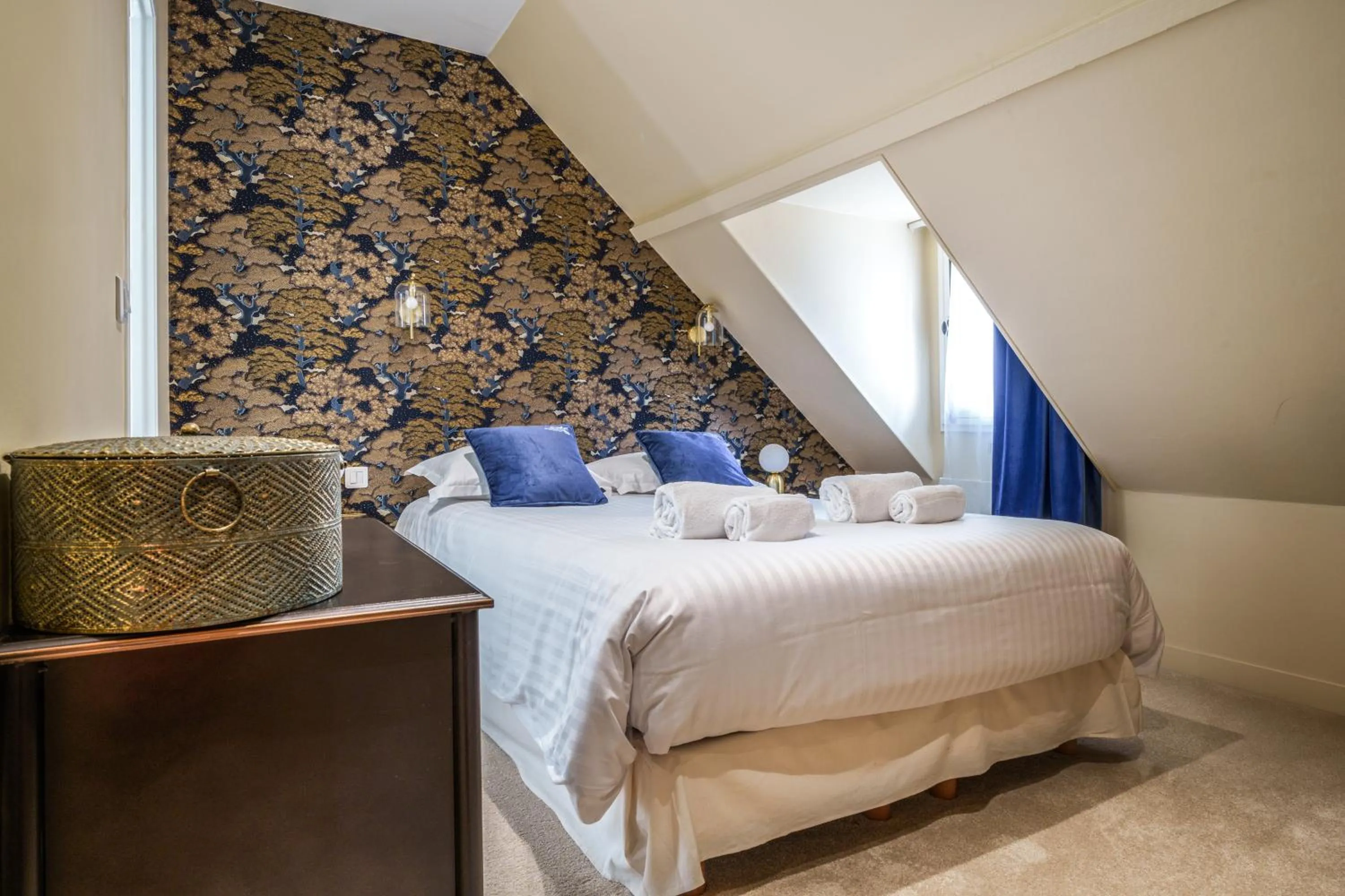 Bed in The Originals Boutique, Hôtel Le George , Loches