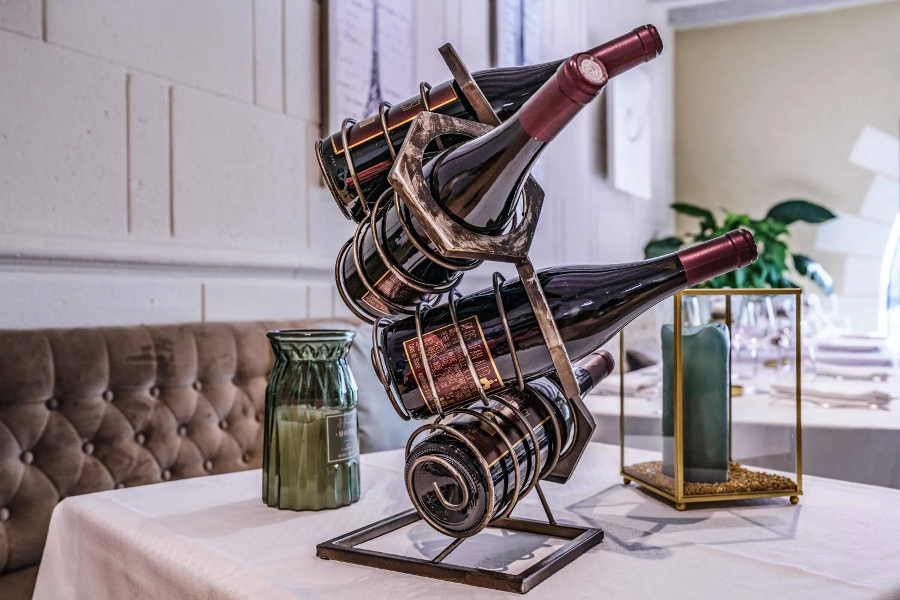 Lounge or bar in The Originals Boutique, Hôtel Le George , Loches