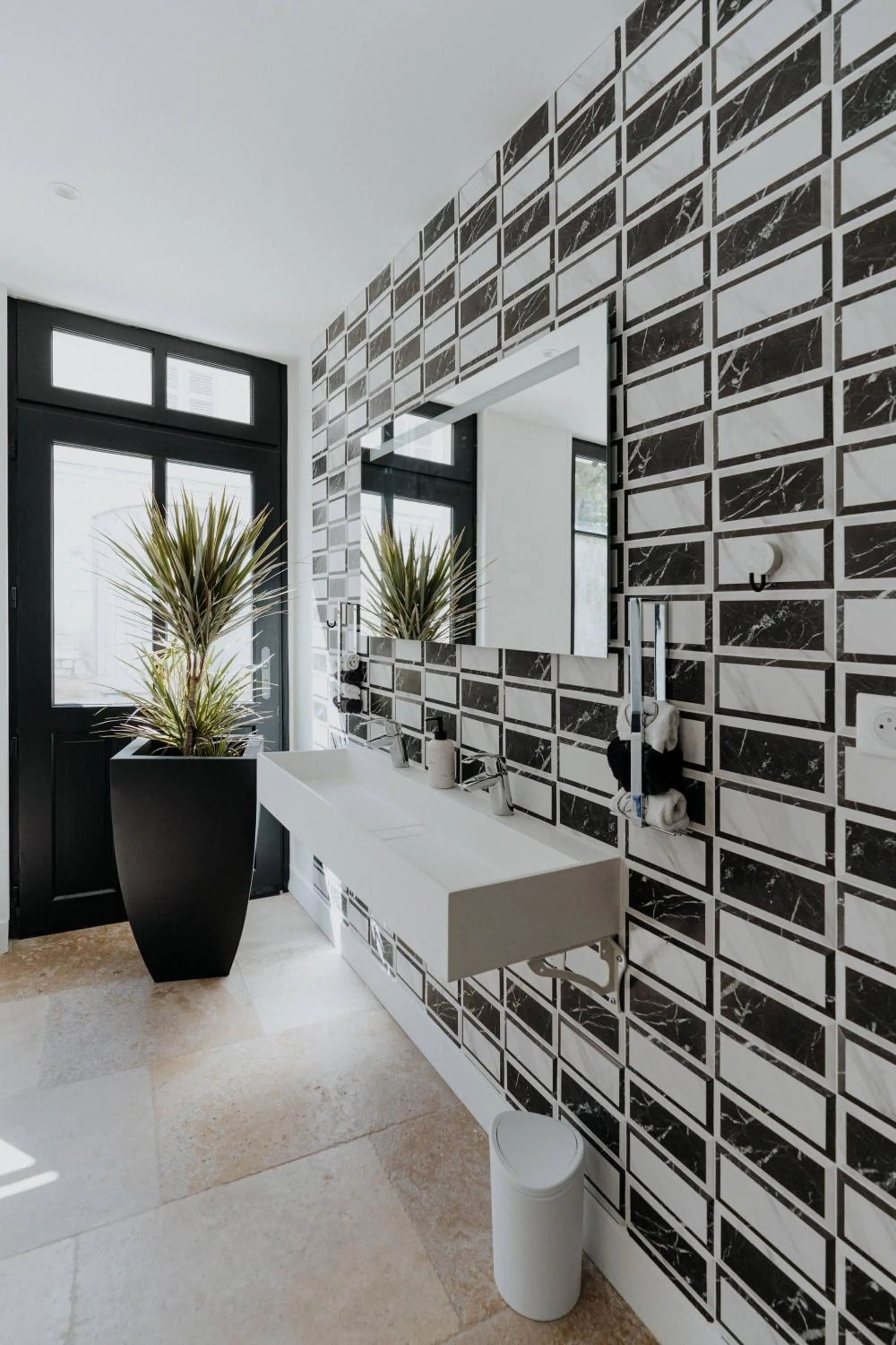 Toilet in The Originals Boutique, Hôtel Le George , Loches