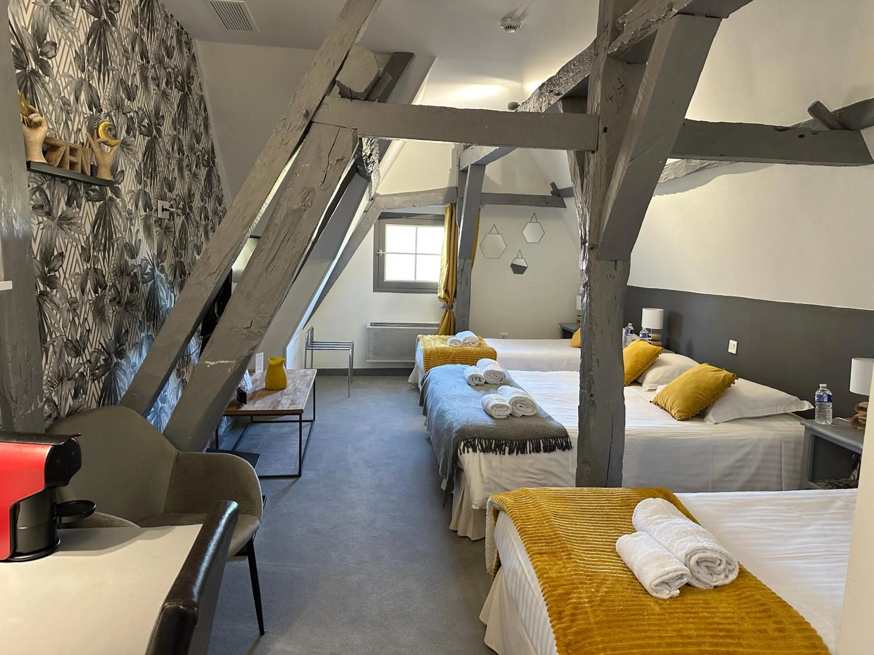 Photo of the whole room, Bed in The Originals Boutique, Hôtel Le George , Loches