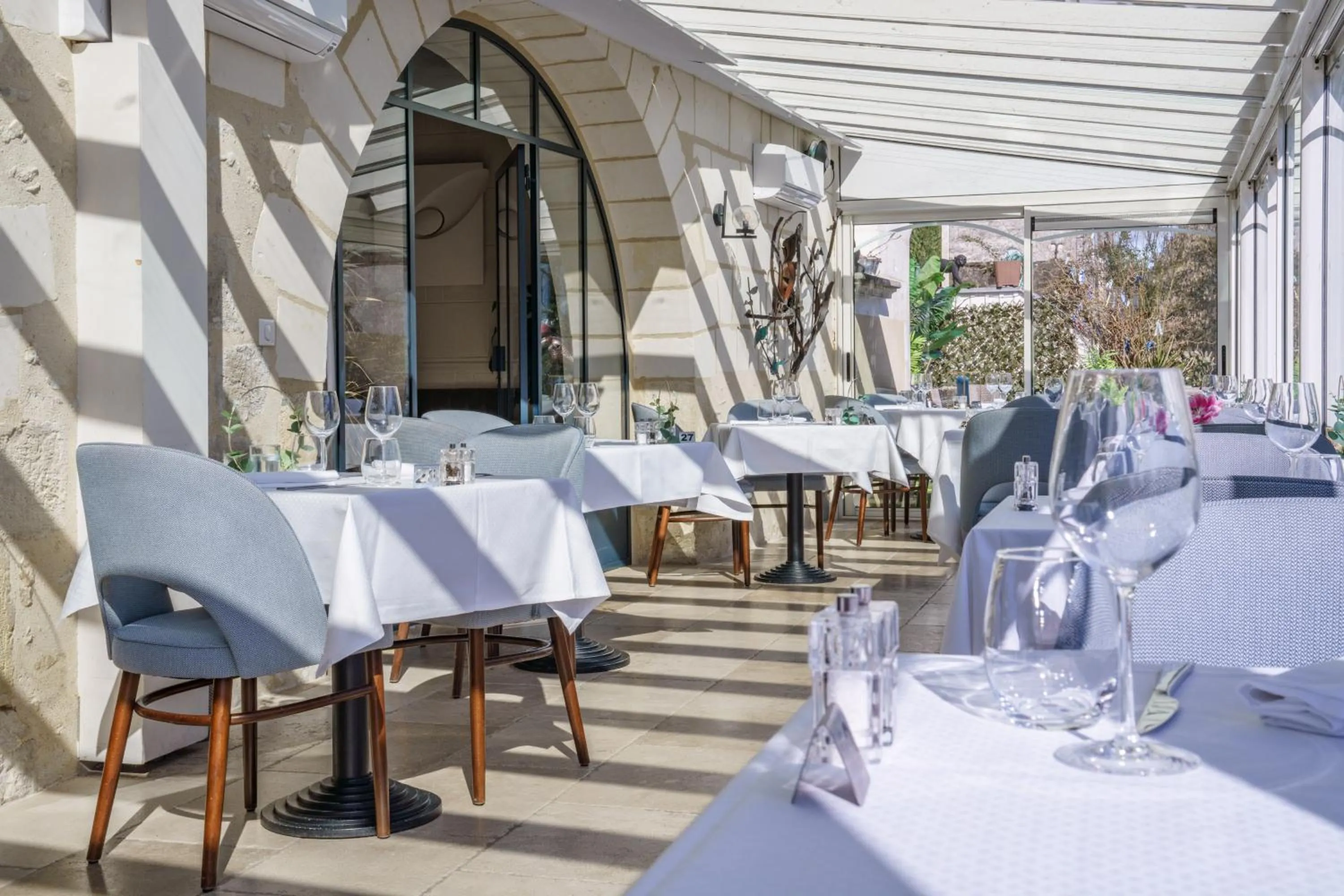 Patio in The Originals Boutique, Hôtel Le George , Loches