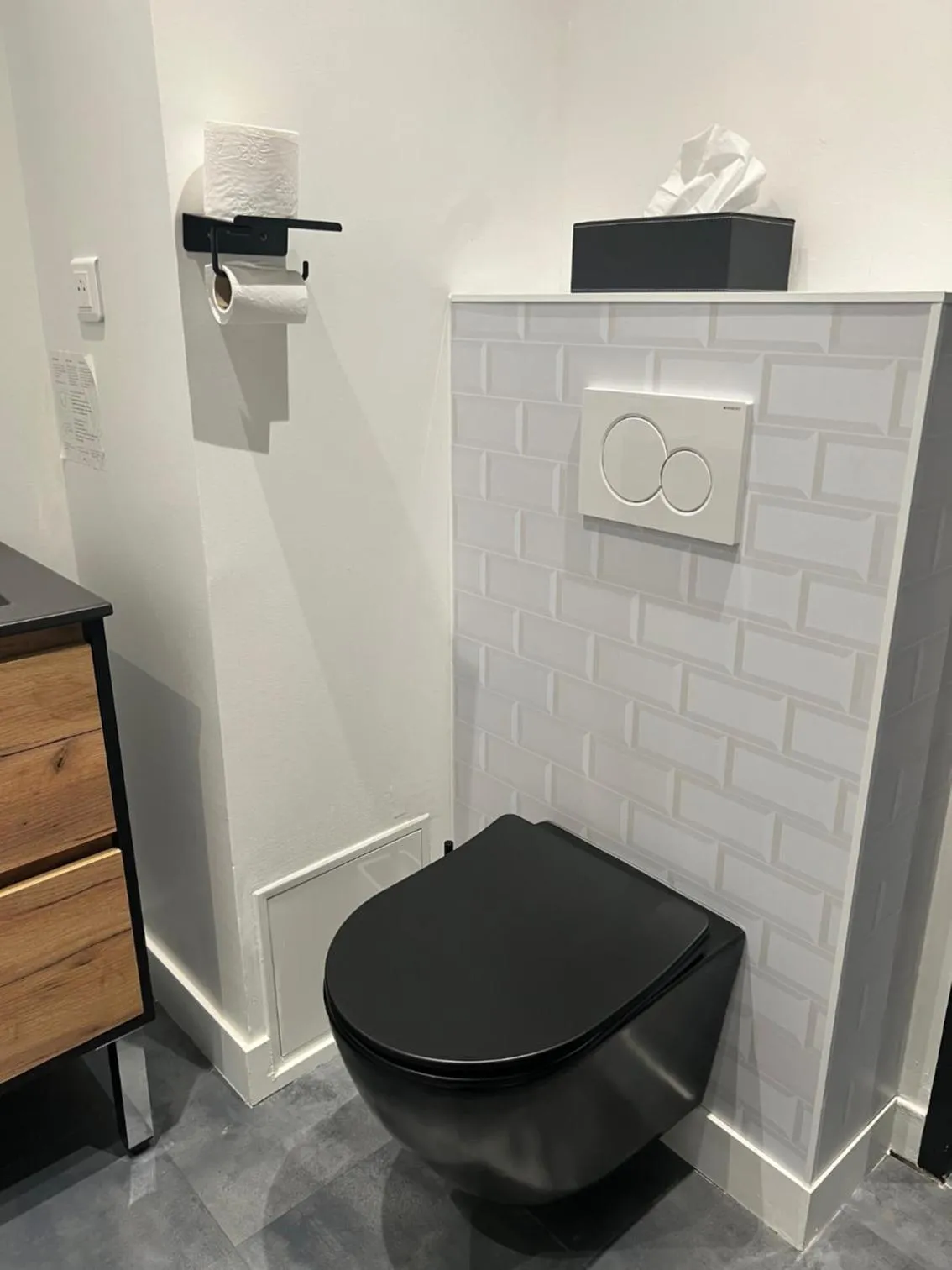 Bathroom in The Originals Boutique, Hôtel Le George , Loches