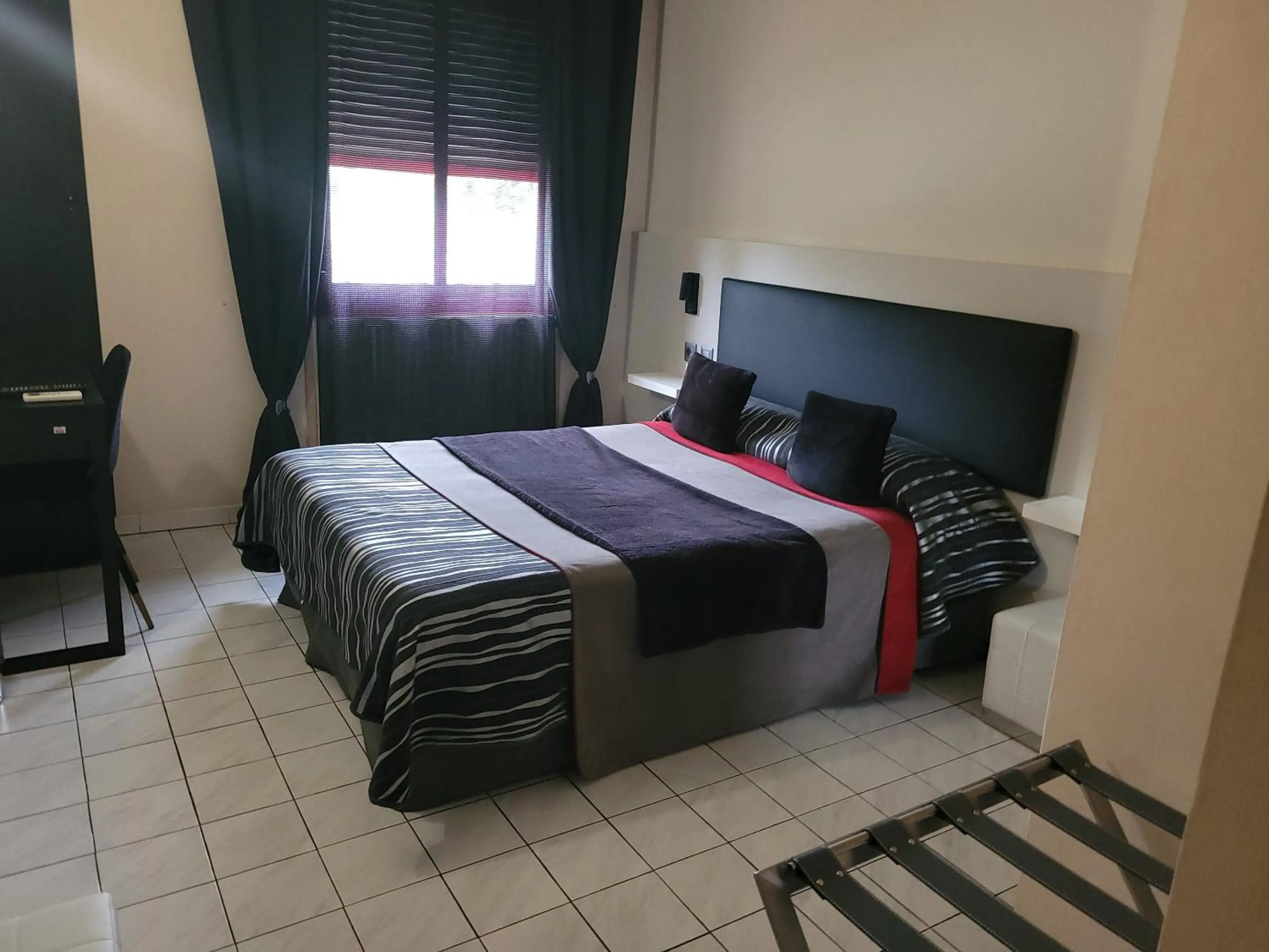 Bedroom, Bed in Le Médicis