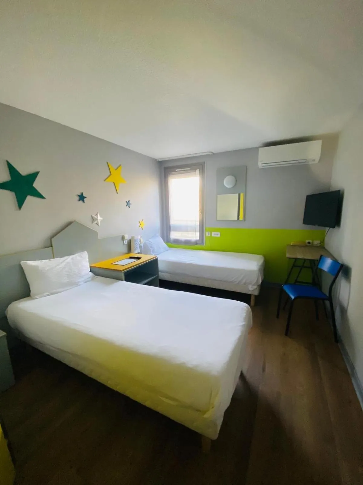 Photo of the whole room, Bed in NESTOR HOTEL GAP et Restaurant