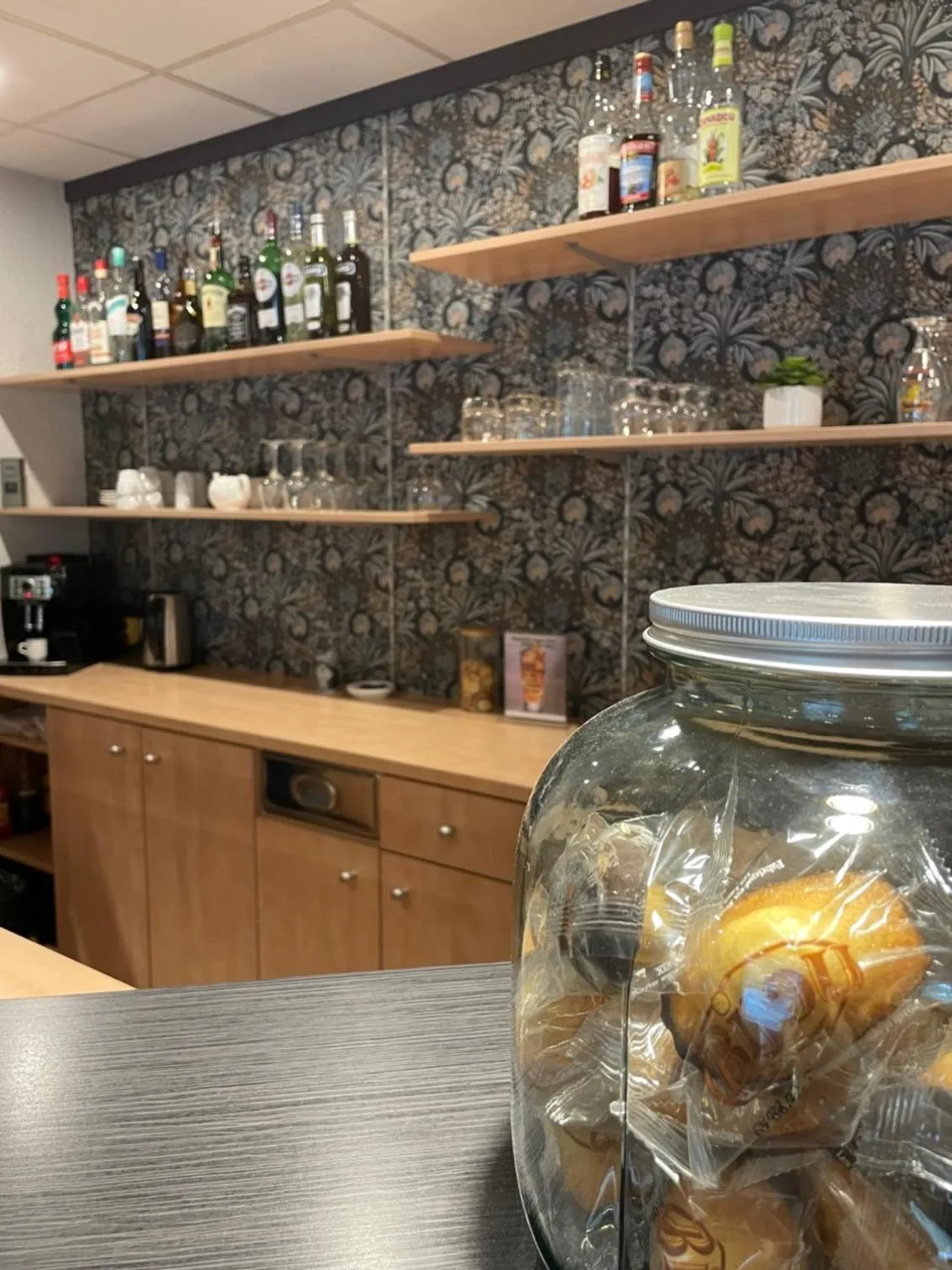 Communal lounge/ TV room in Kyriad Direct Limoges Nord