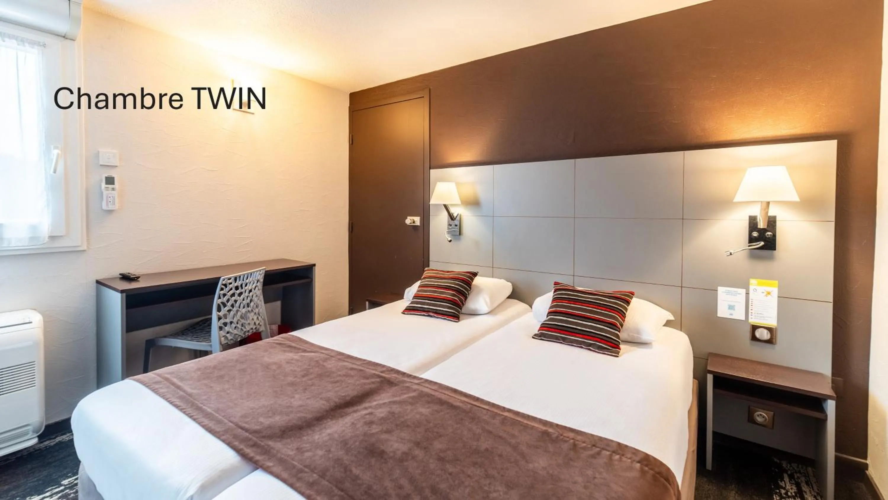 Property building, Bed in Kyriad Direct Limoges Nord