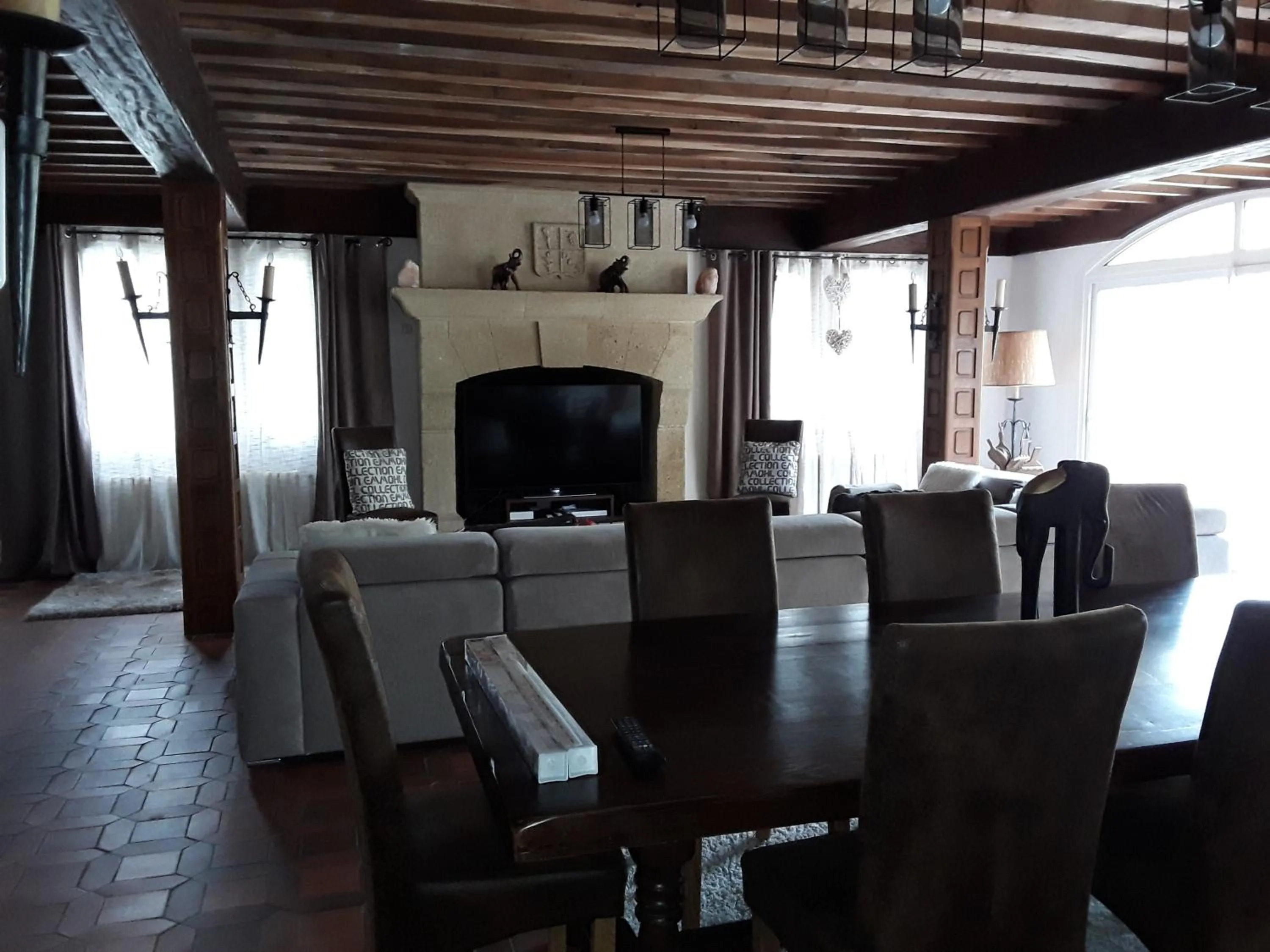 Dining area in maison d'hôtes labastide