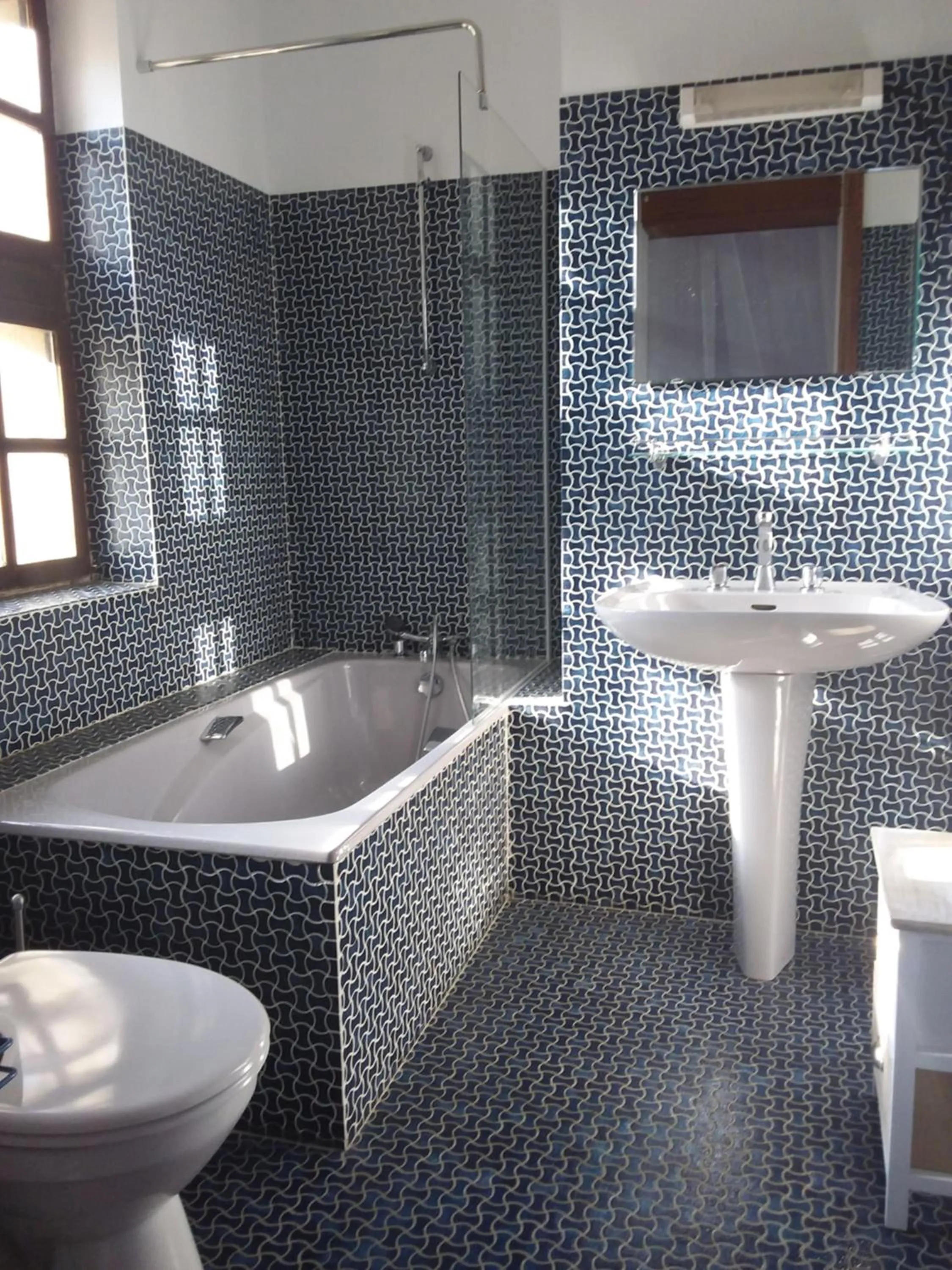 Bathroom in maison d'hôtes labastide