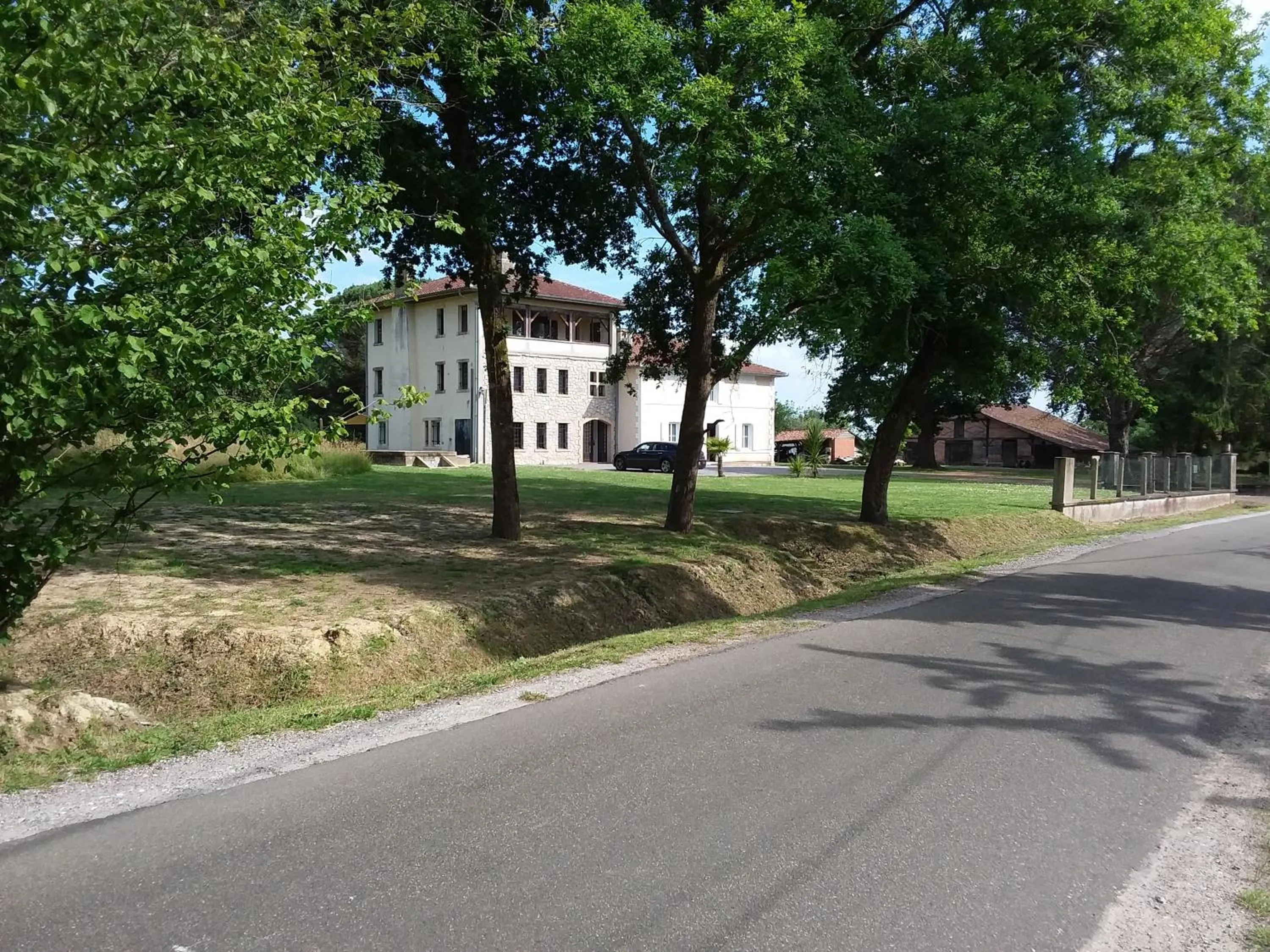 Property building in maison d'hôtes labastide