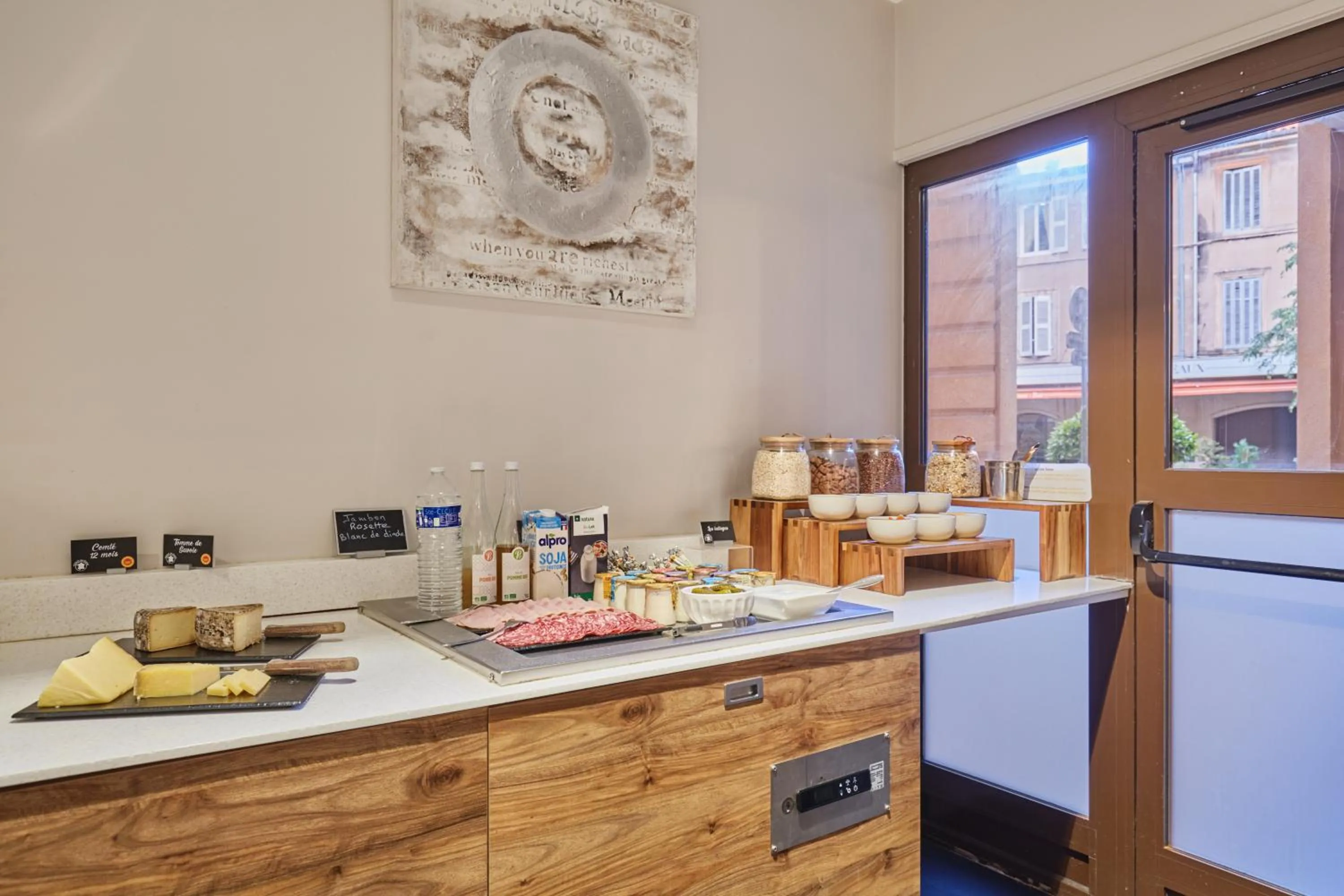 Breakfast in Appart Hotel Odalys City Aix en Provence L'Atrium