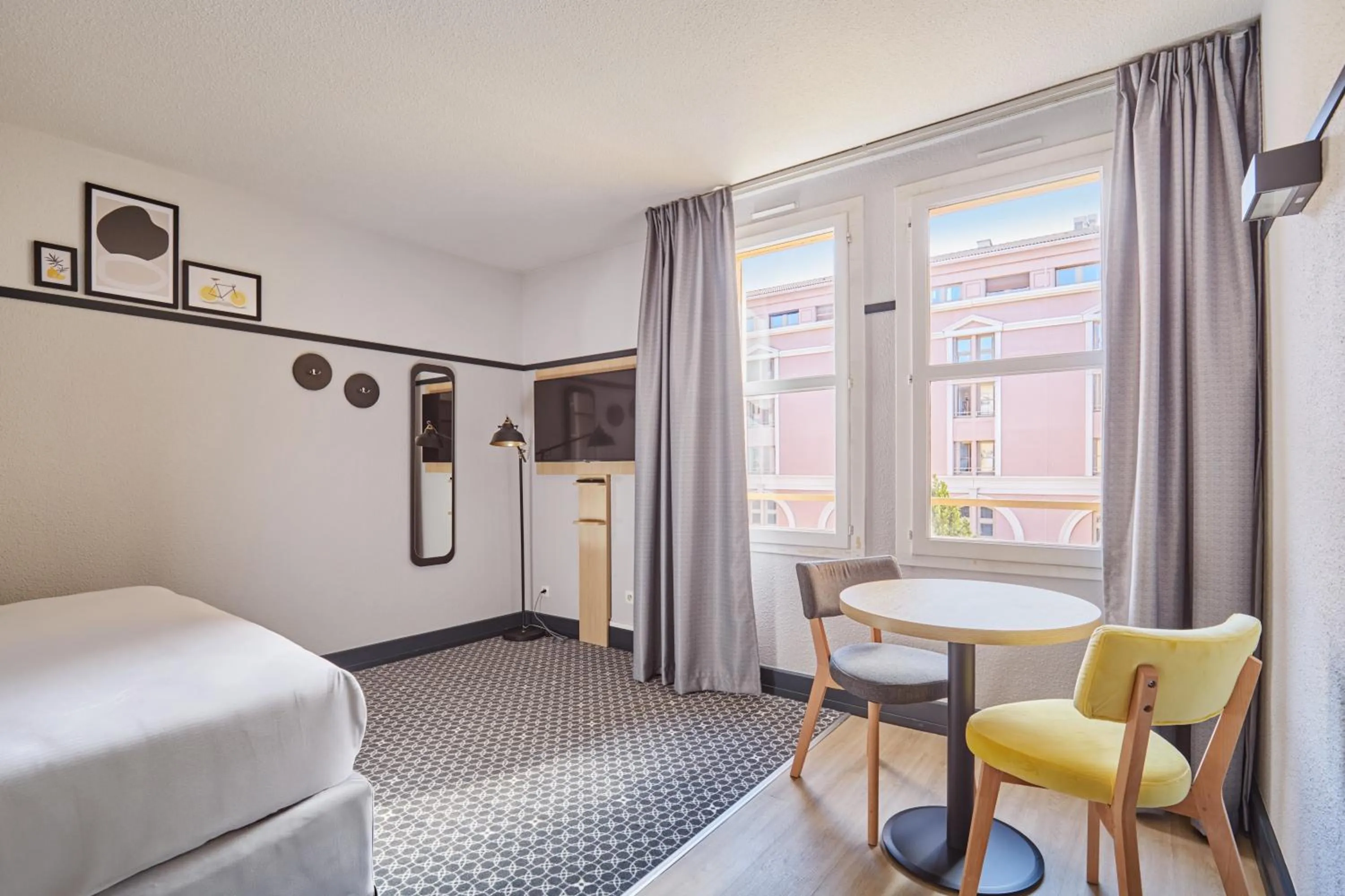 Bedroom, Bed in Appart Hotel Odalys City Aix en Provence L'Atrium