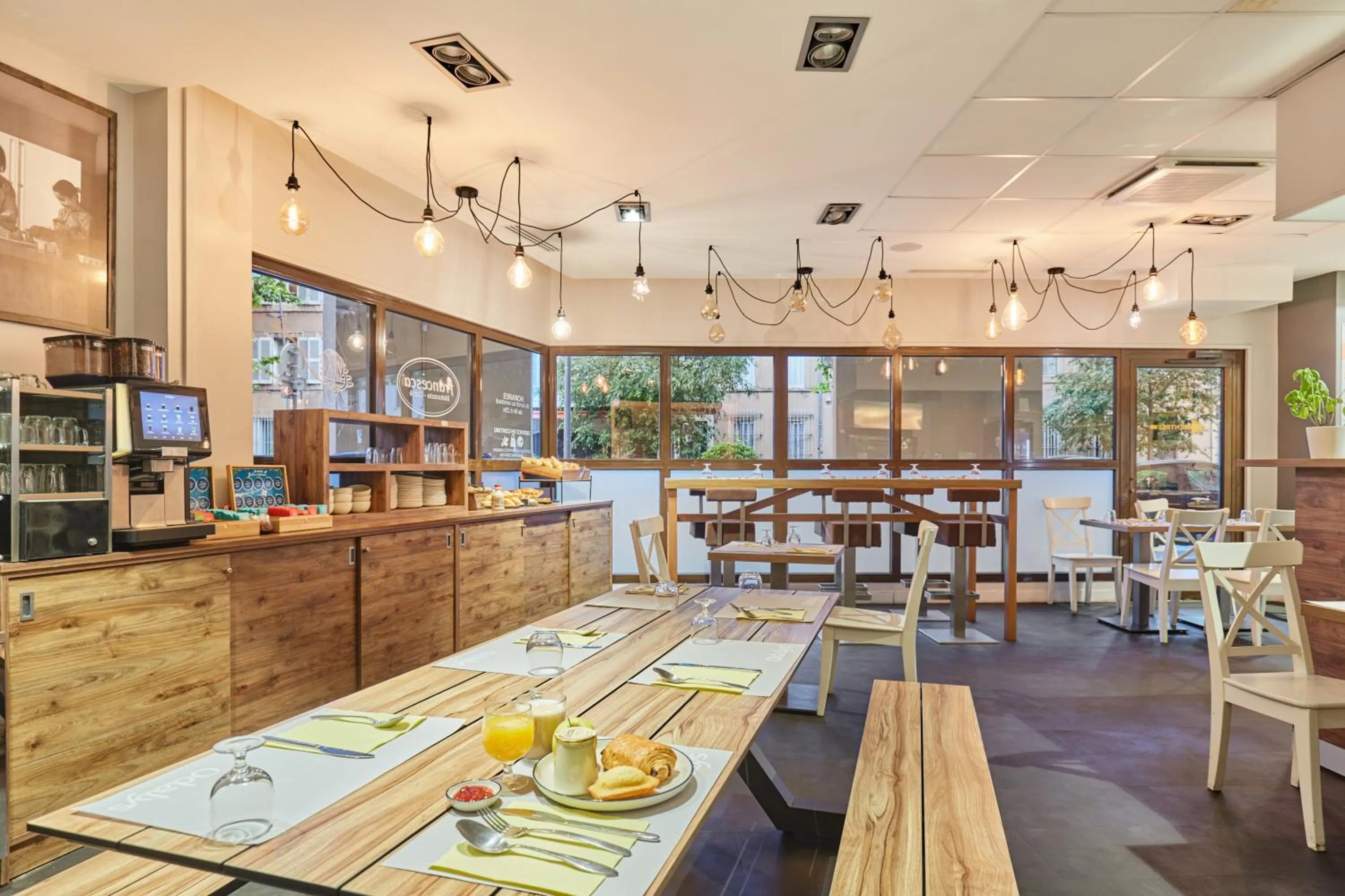 Breakfast in Appart Hotel Odalys City Aix en Provence L'Atrium