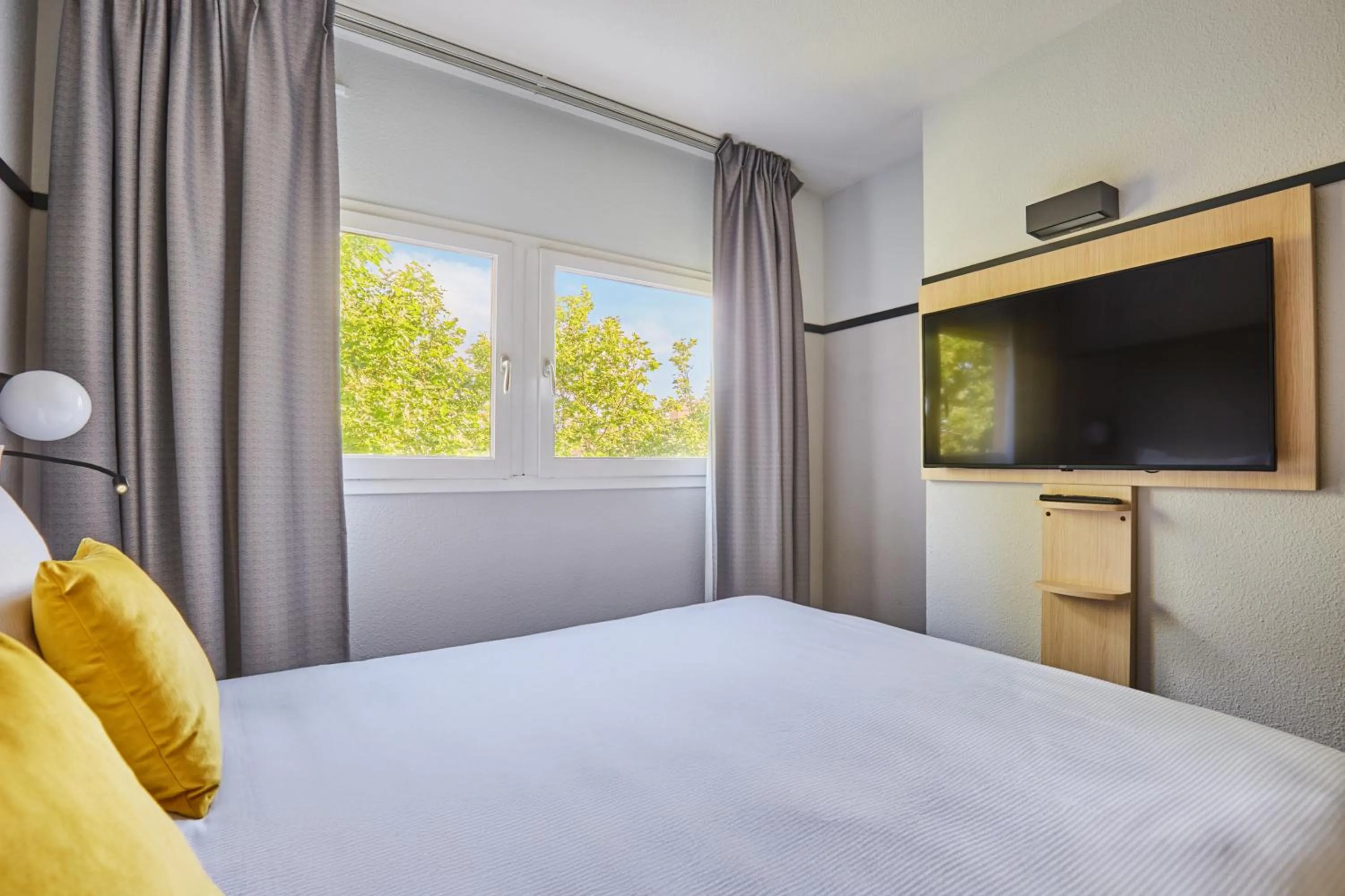 Bedroom, Bed in Appart Hotel Odalys City Aix en Provence L'Atrium