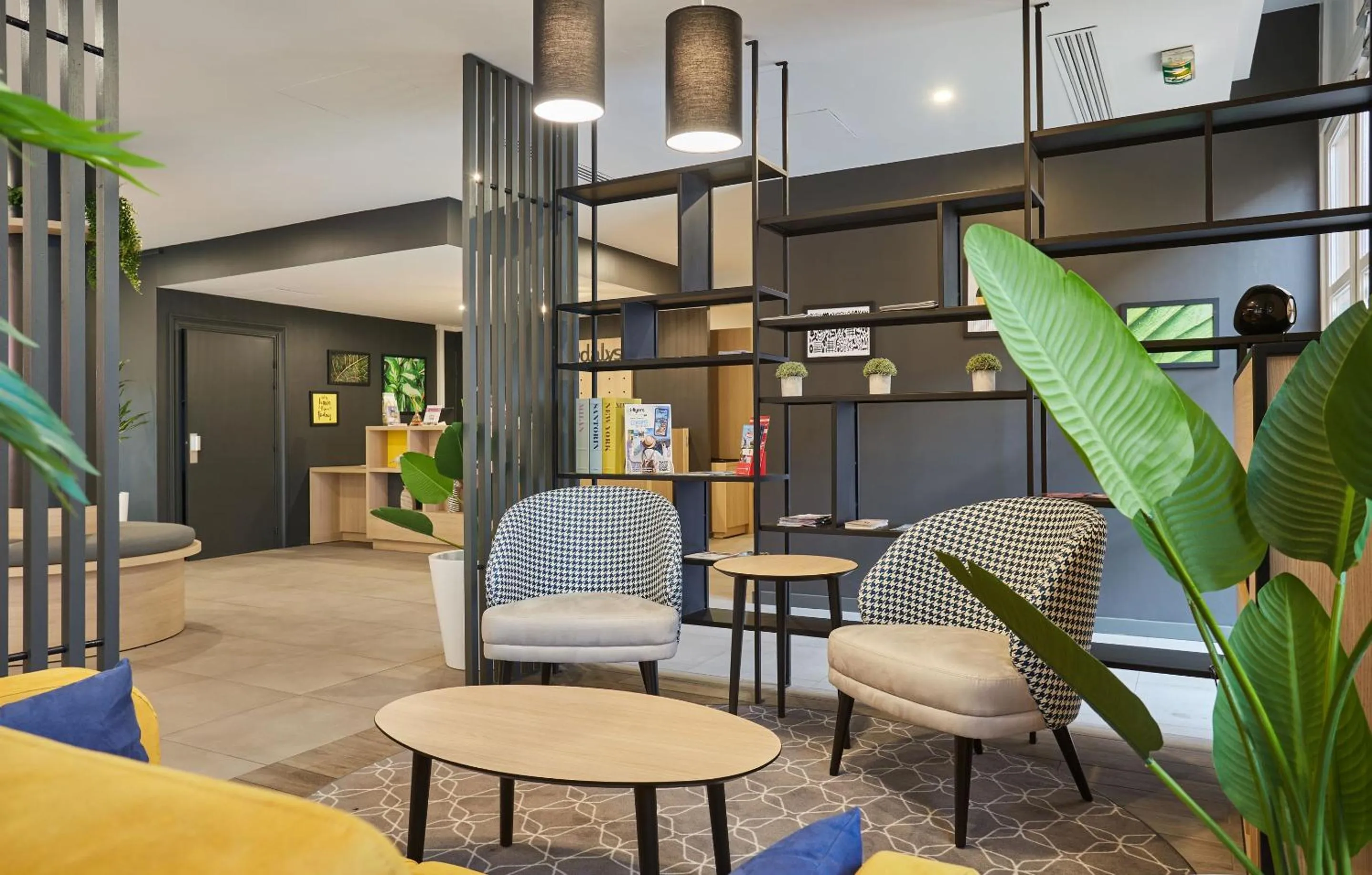 Lobby or reception in Appart Hotel Odalys City Aix en Provence L'Atrium