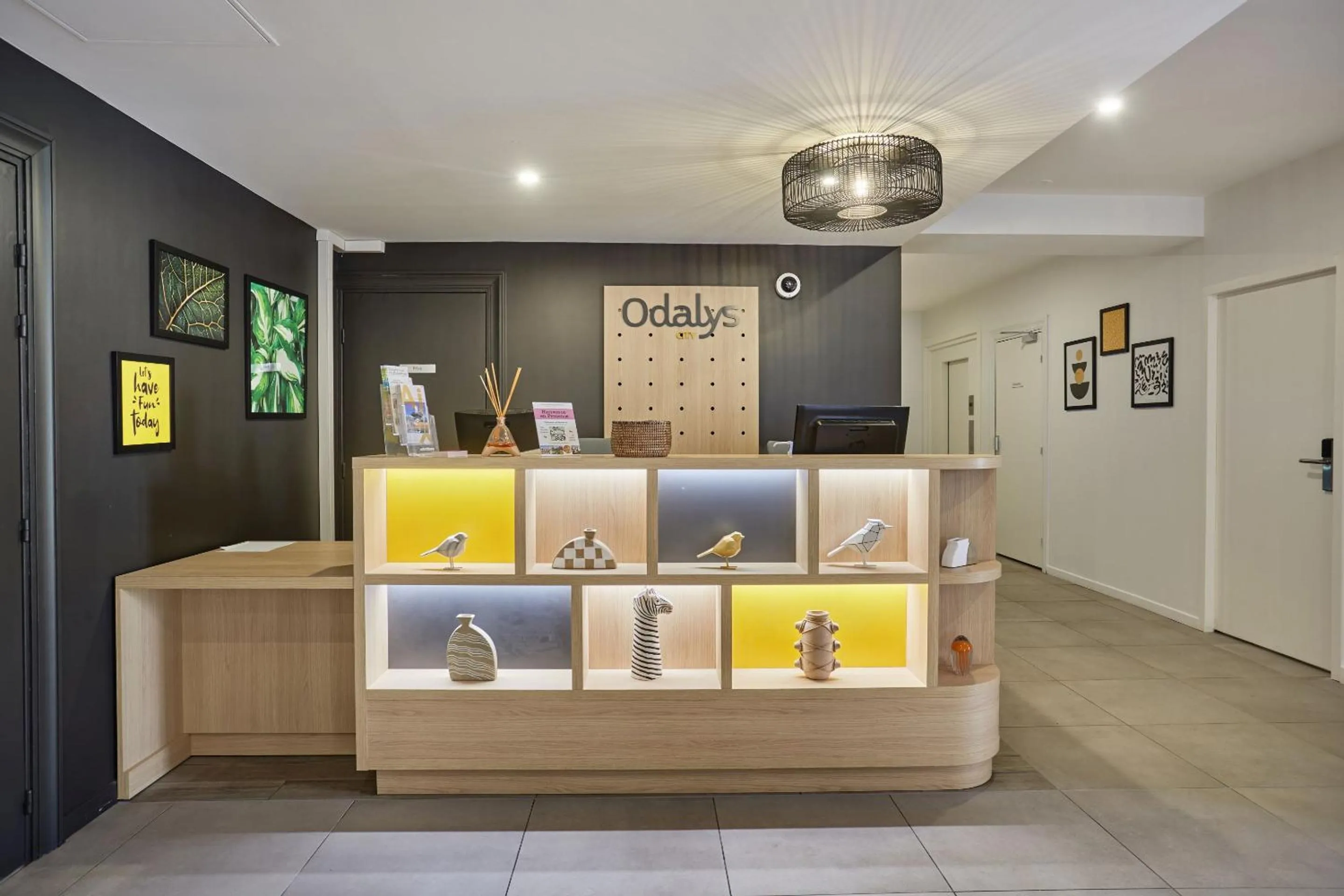 Lobby or reception in Appart Hotel Odalys City Aix en Provence L'Atrium