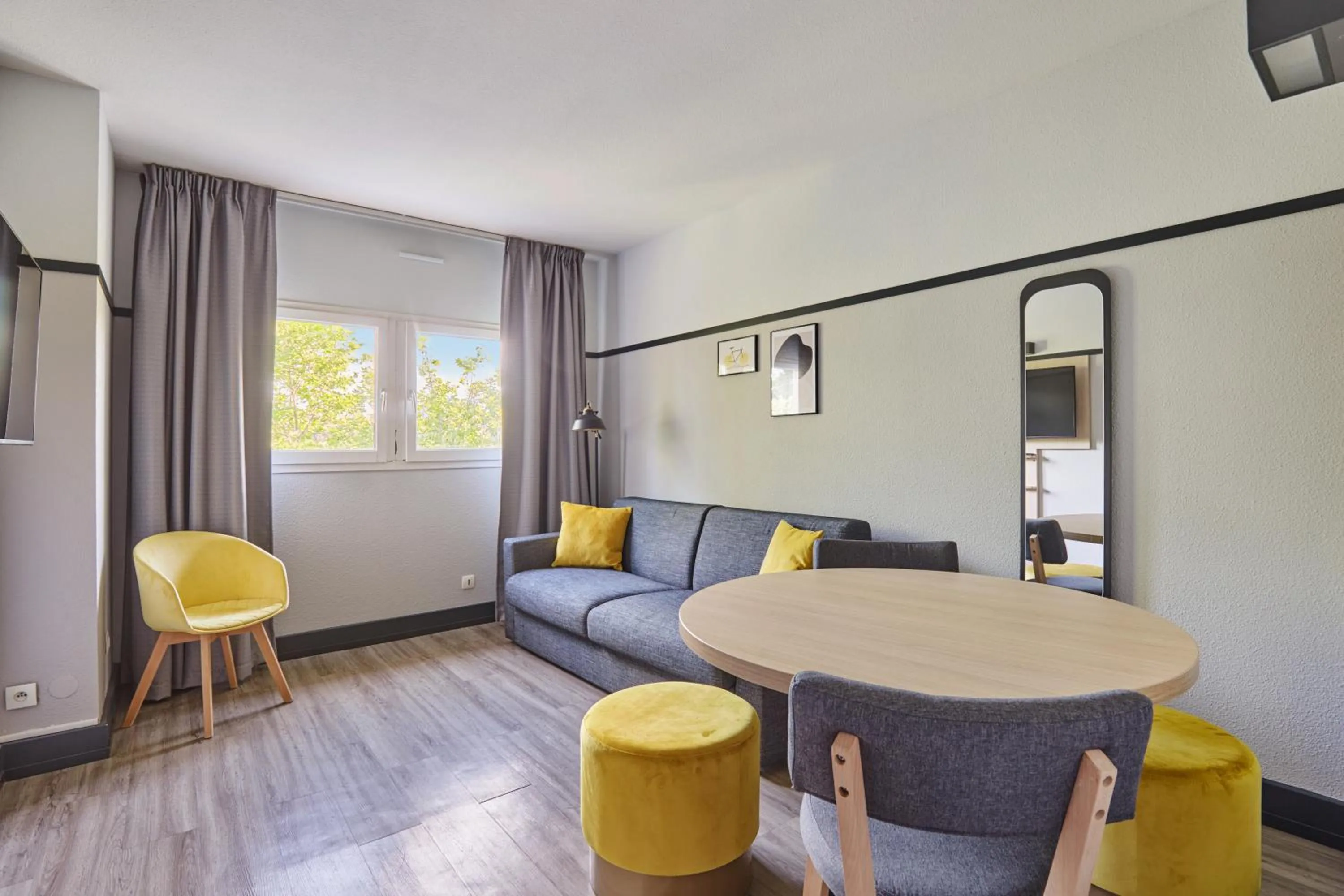 Seating area in Appart Hotel Odalys City Aix en Provence L'Atrium