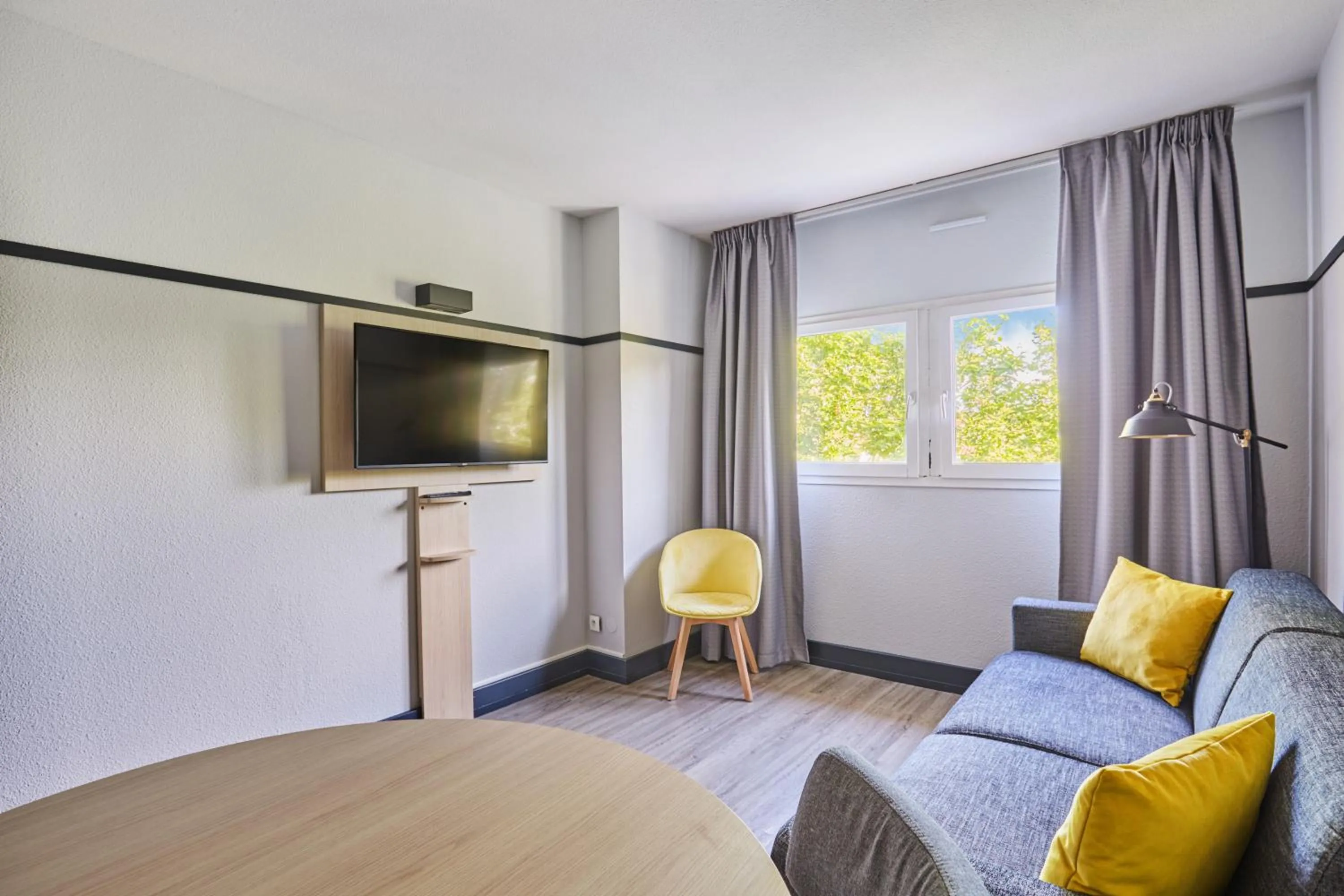 Seating area in Appart Hotel Odalys City Aix en Provence L'Atrium