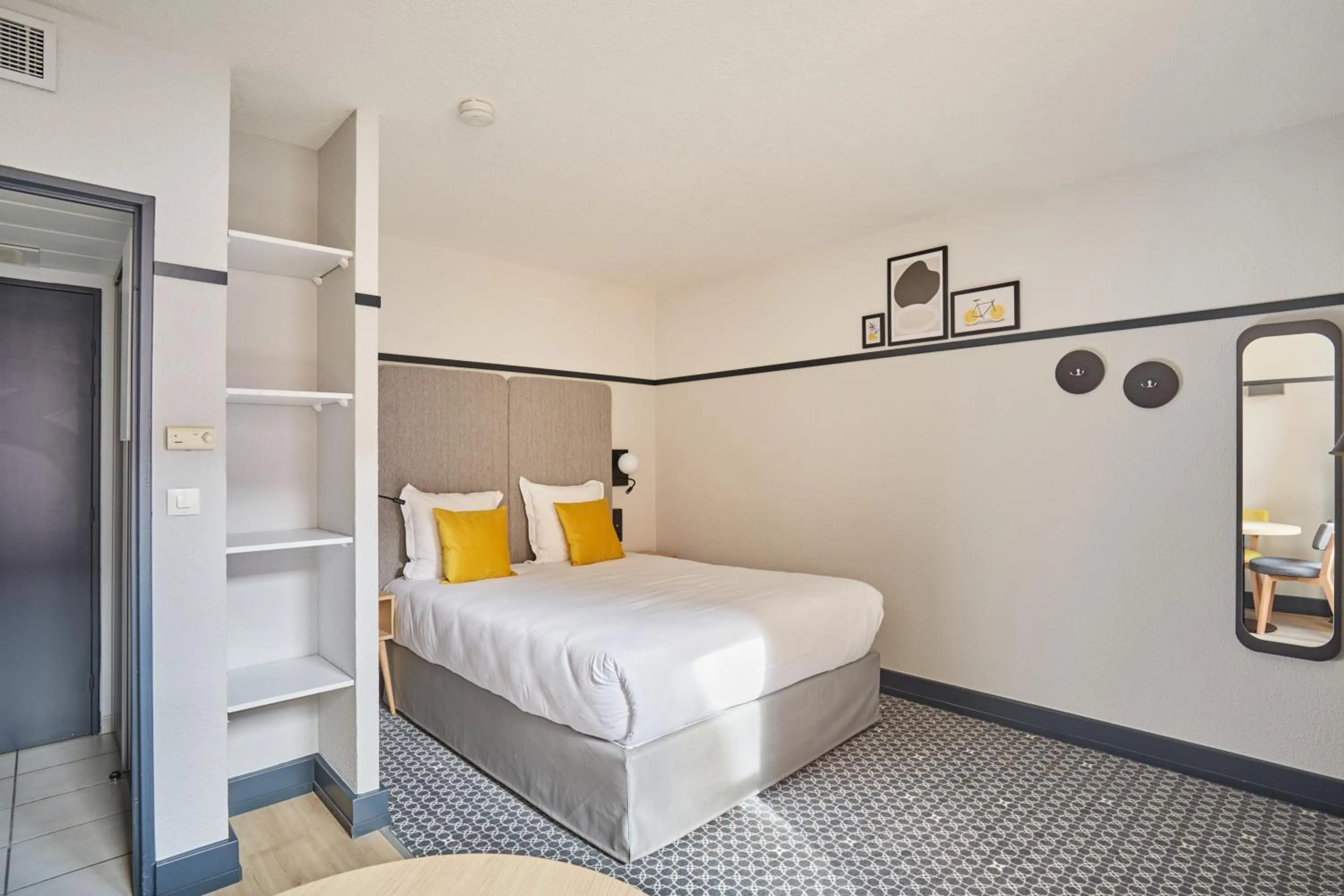 Bedroom, Bed in Appart Hotel Odalys City Aix en Provence L'Atrium