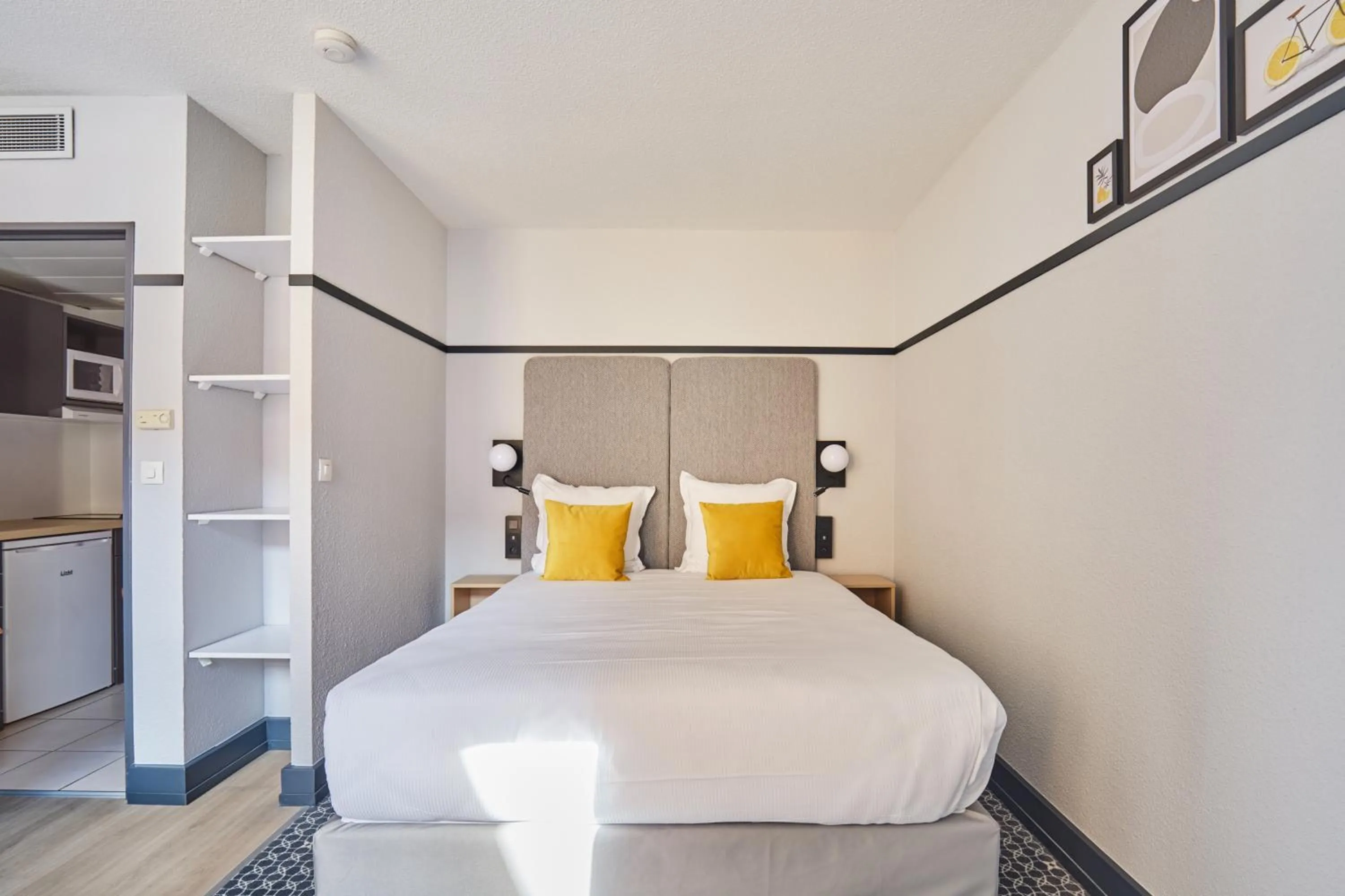Bedroom, Bed in Appart Hotel Odalys City Aix en Provence L'Atrium