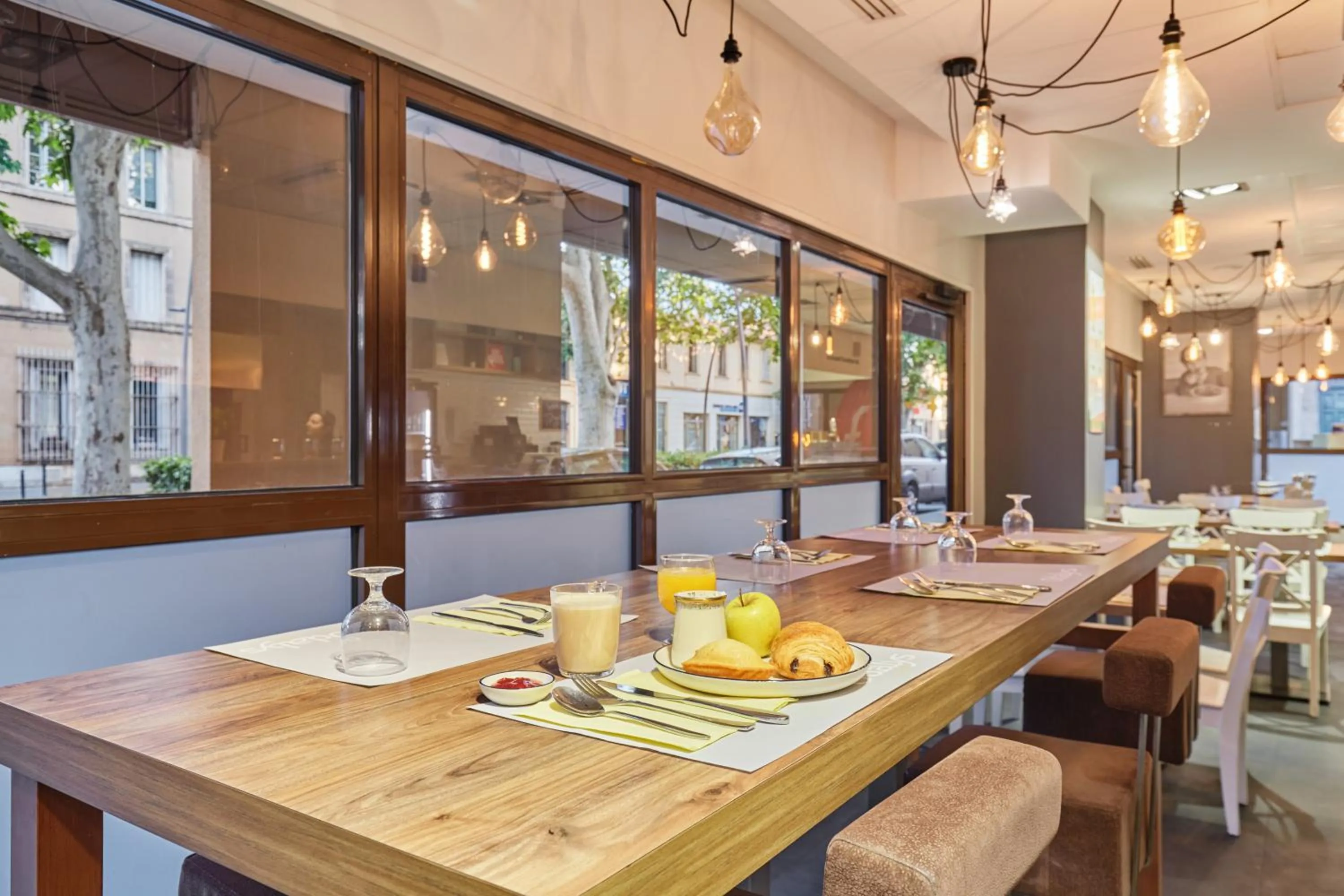 Breakfast in Appart Hotel Odalys City Aix en Provence L'Atrium