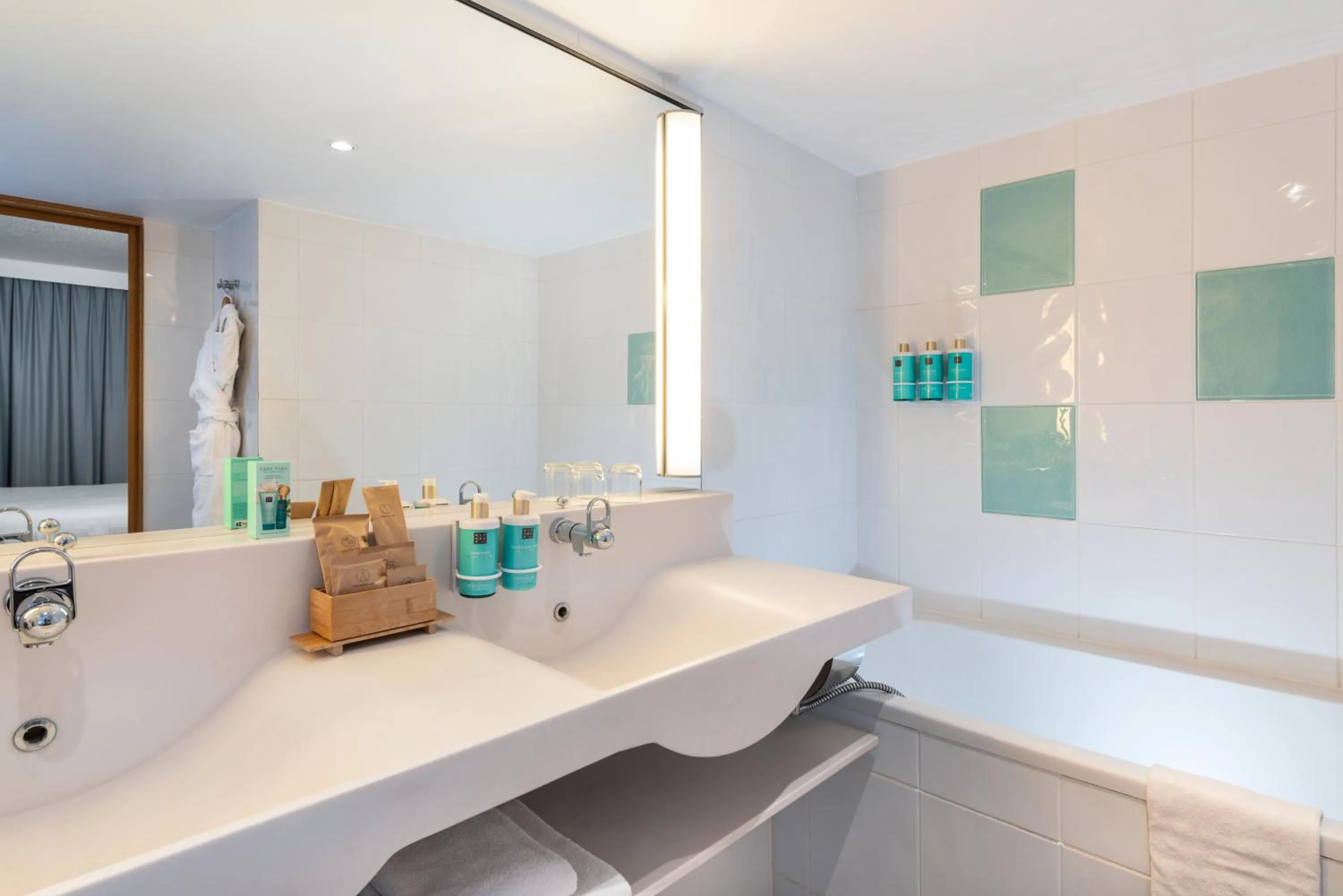 Bathroom in Novotel Paris Est