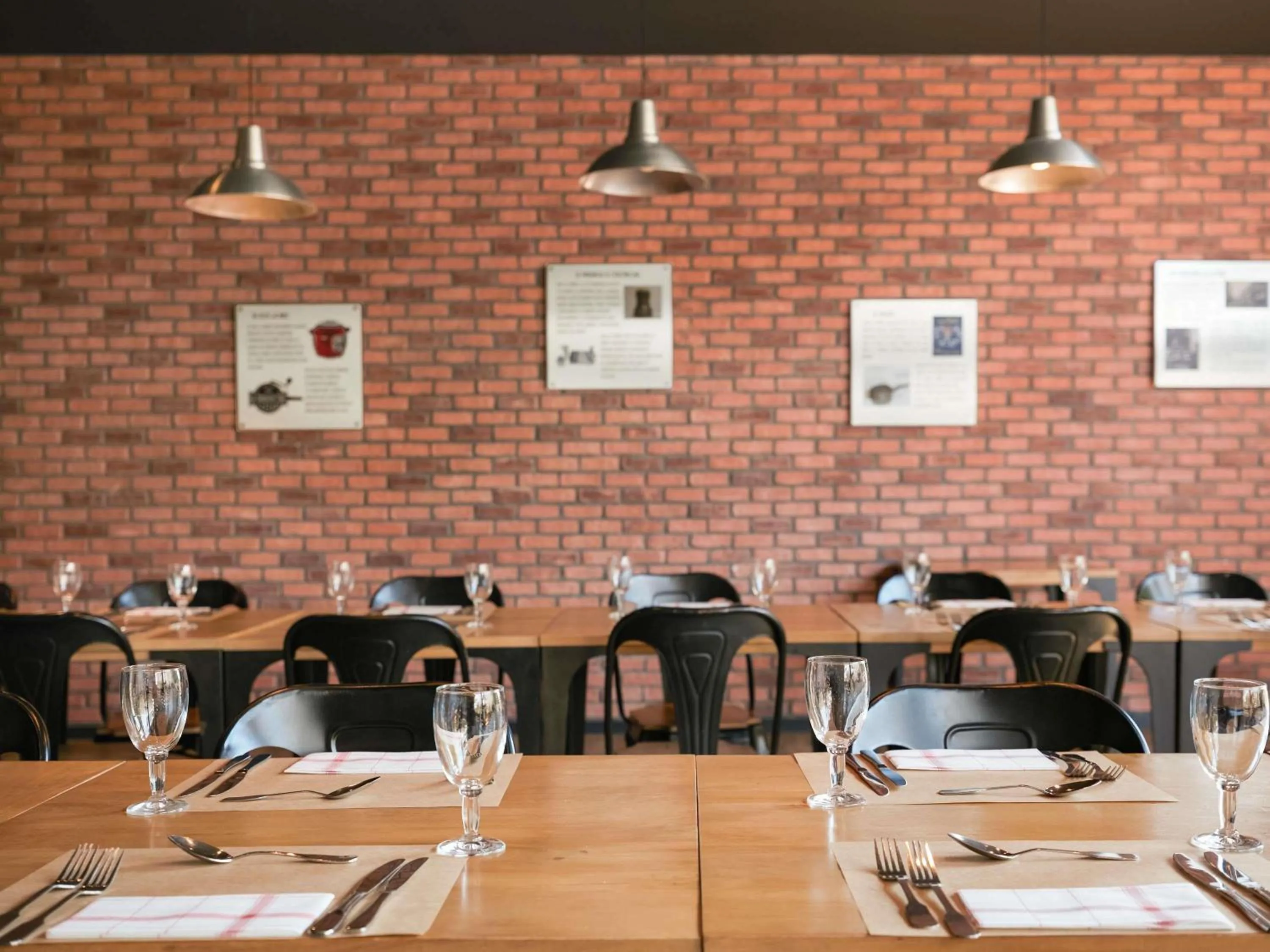 Restaurant/places to eat in Novotel Paris Est